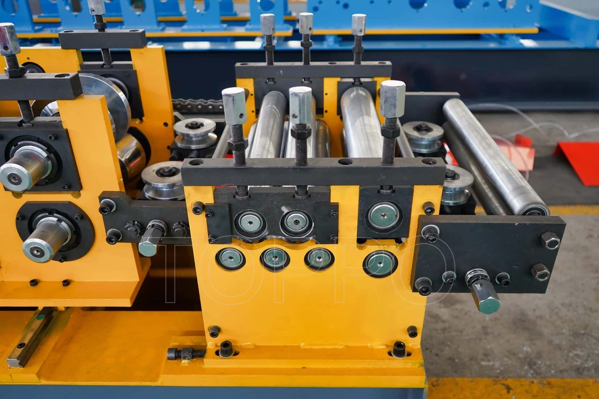 Yellow Frame Automatic CZU Purlin Roll Forming Machine