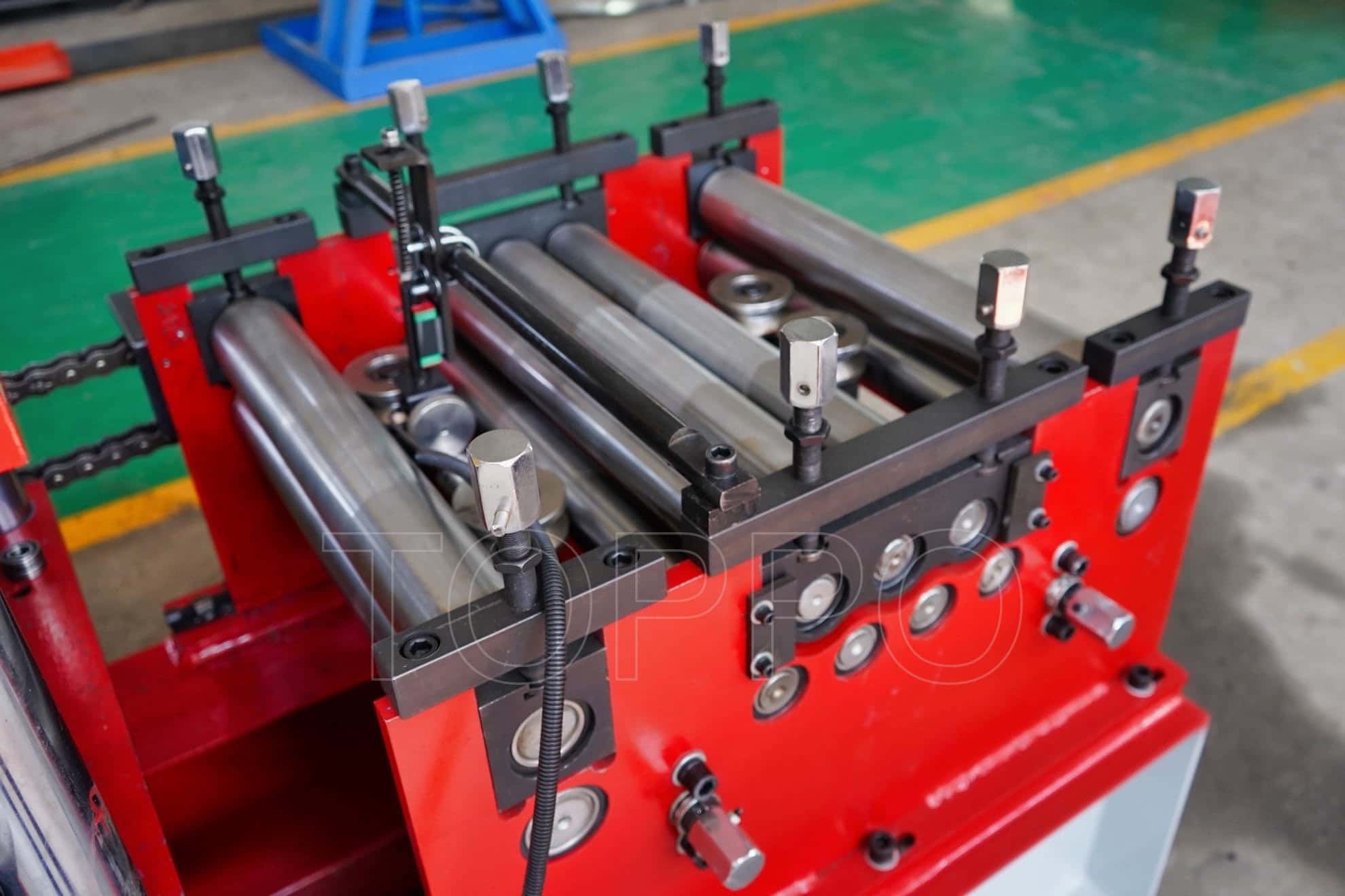 Red Frame Automatic CZU Purlin Roll Forming Machine with Hydraulic Punching