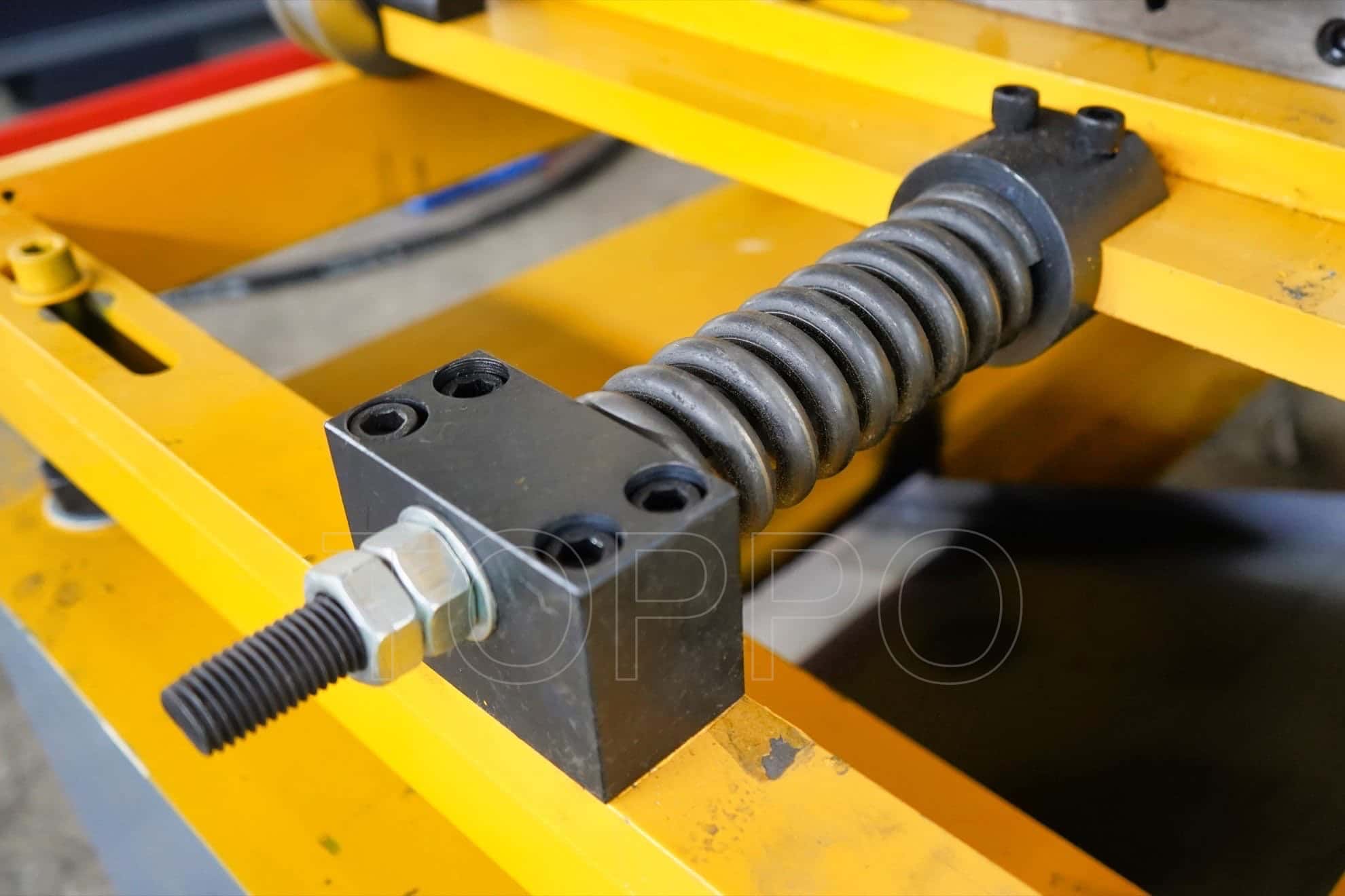 Yellow Automatic CZU Purlin Roll Forming Machine with PLC Control
