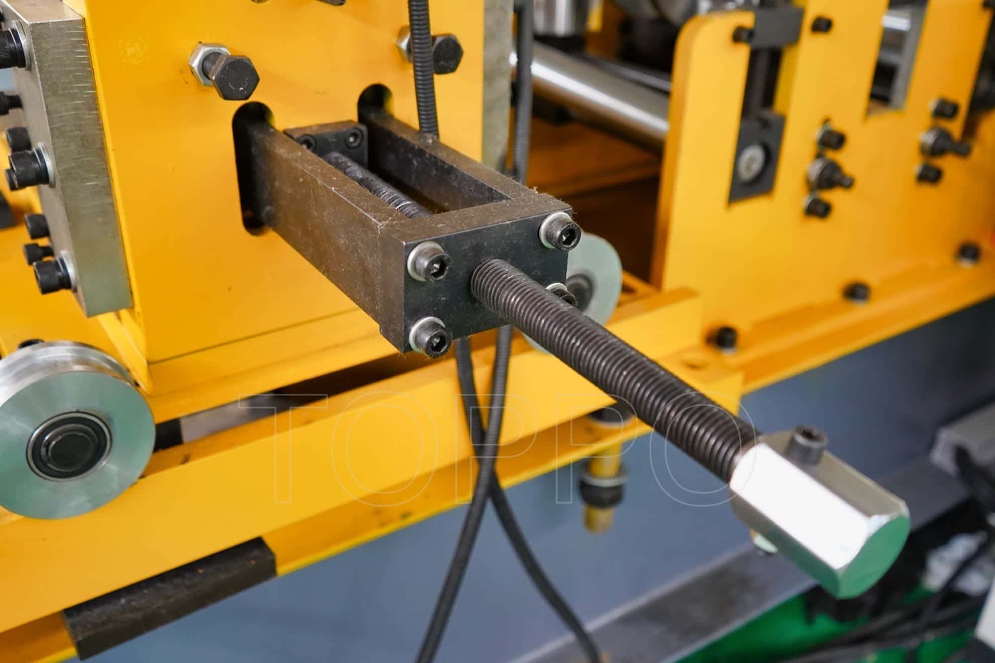 Compact CZU Purlin Roll Forming Machine with Rear Punching