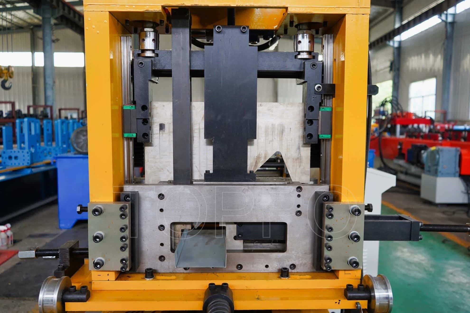 Yellow Frame Automatic CZU Purlin Roll Forming Machine