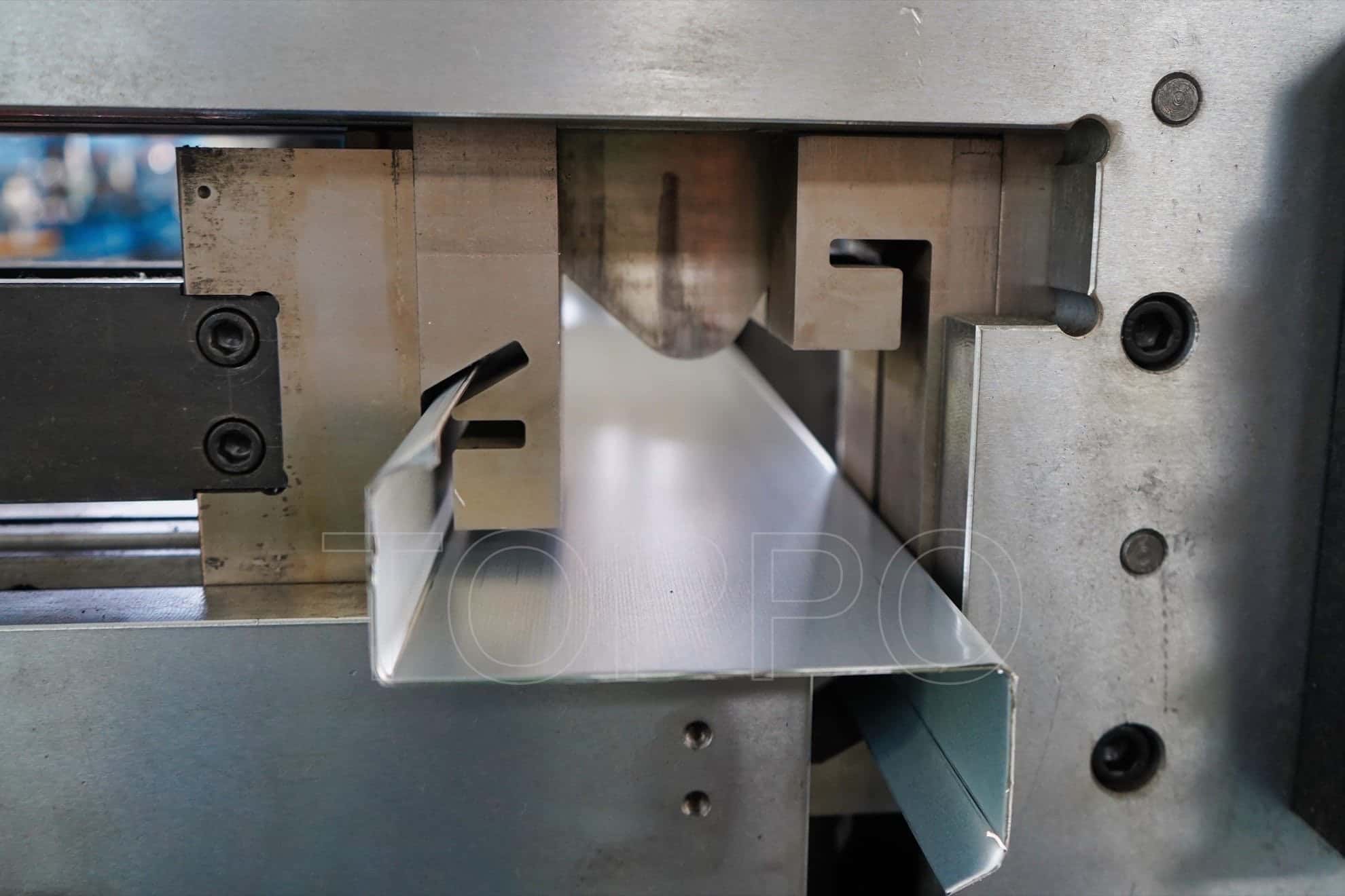 Heavy Duty Automatic CZU Purlin Roll Forming Machine with Hydraulic Flying Cutting