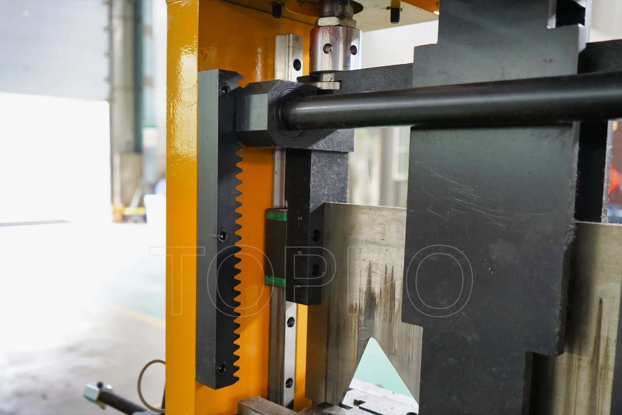 Compact CZU Purlin Roll Forming Machine with Rear Punching