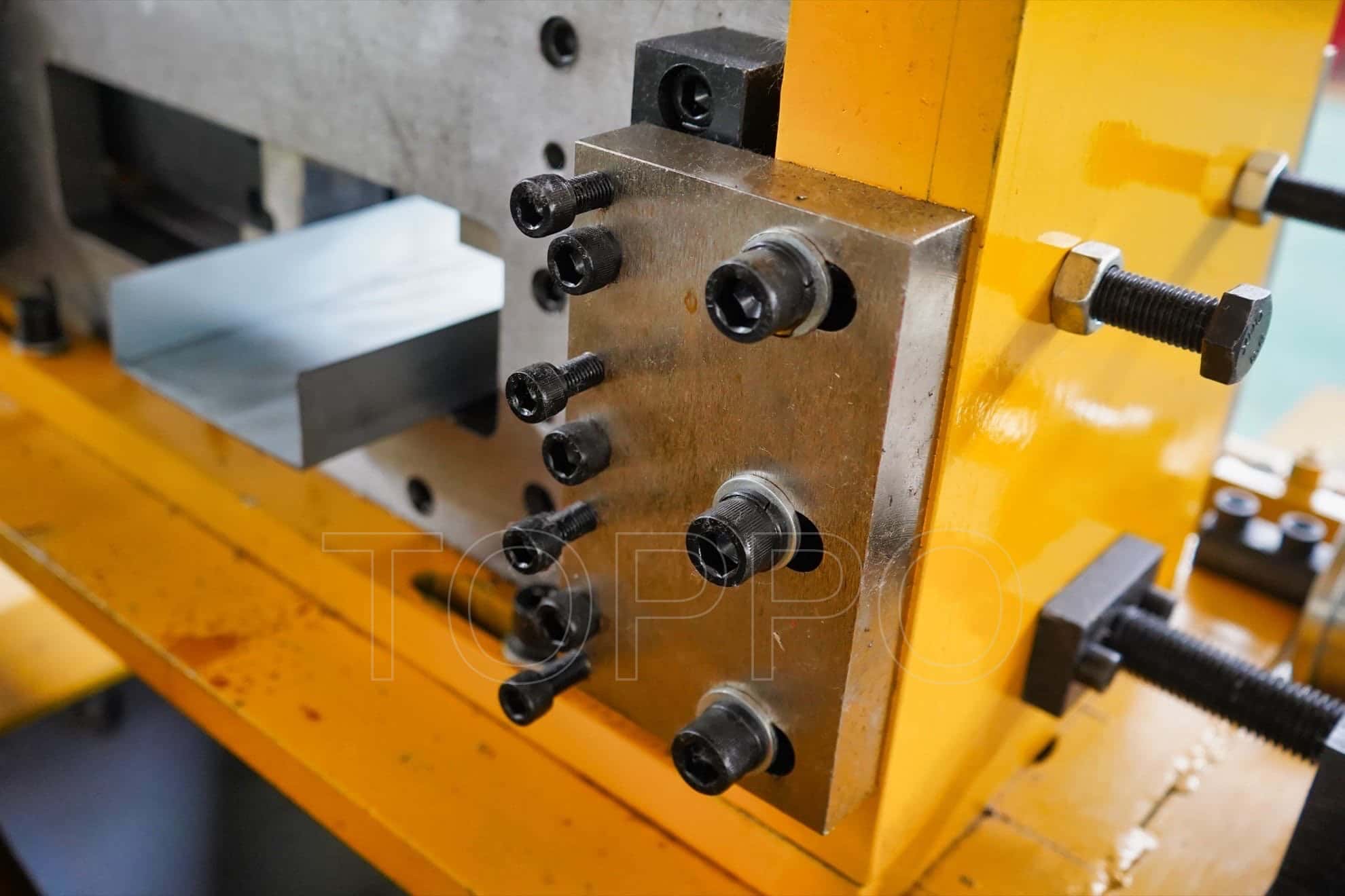 Automatic CZU Purlin Roll Forming Machine with Hydraulic Punching System
