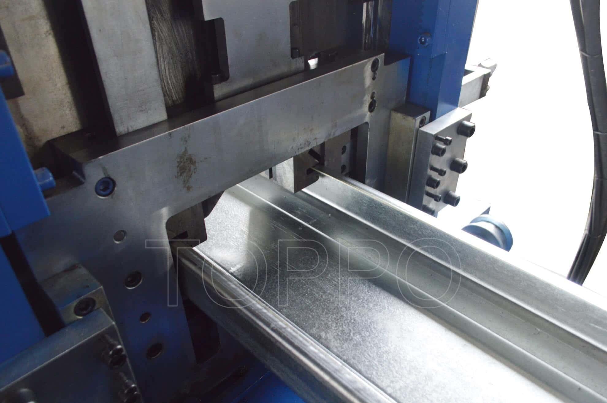 Heavy Duty Automatic CZU Purlin Roll Forming Machine with Hydraulic Punching