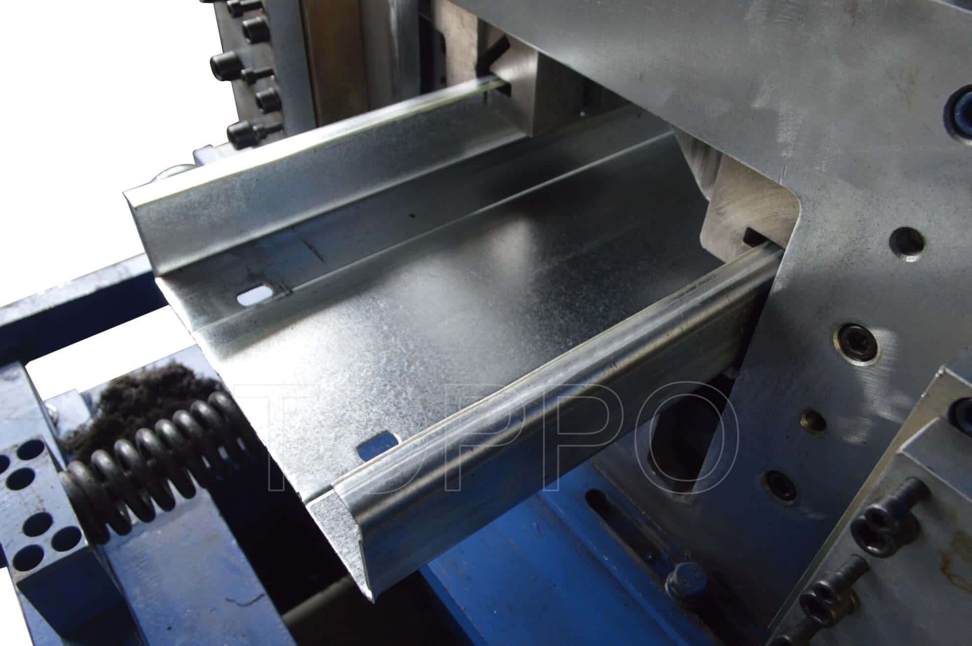 Automatic CZ Purlin Roll Forming Machine with Pre-Cutting and Post-Punching