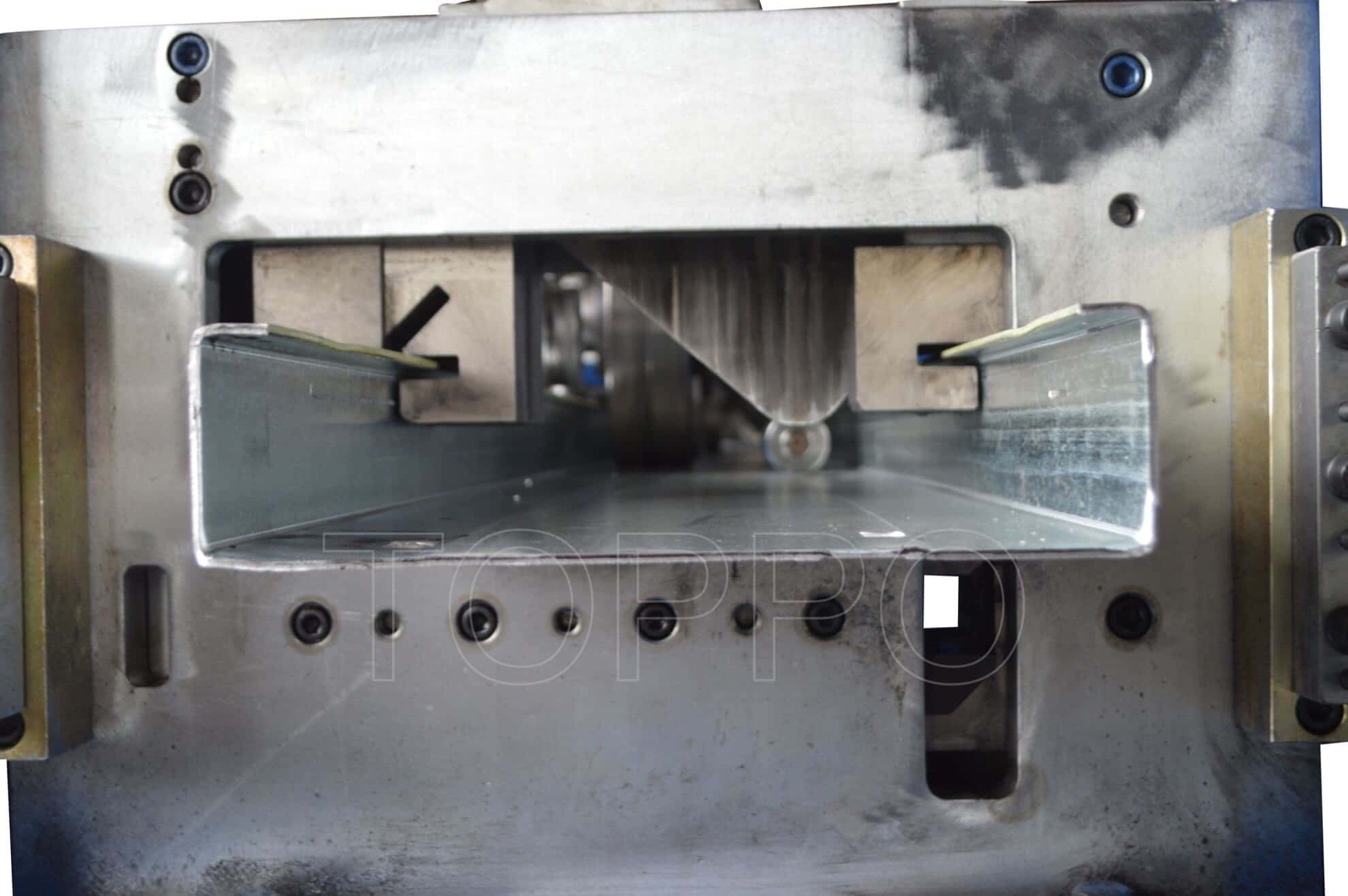 Heavy Duty Automatic CZU Purlin Roll Forming Machine with Hydraulic Punching