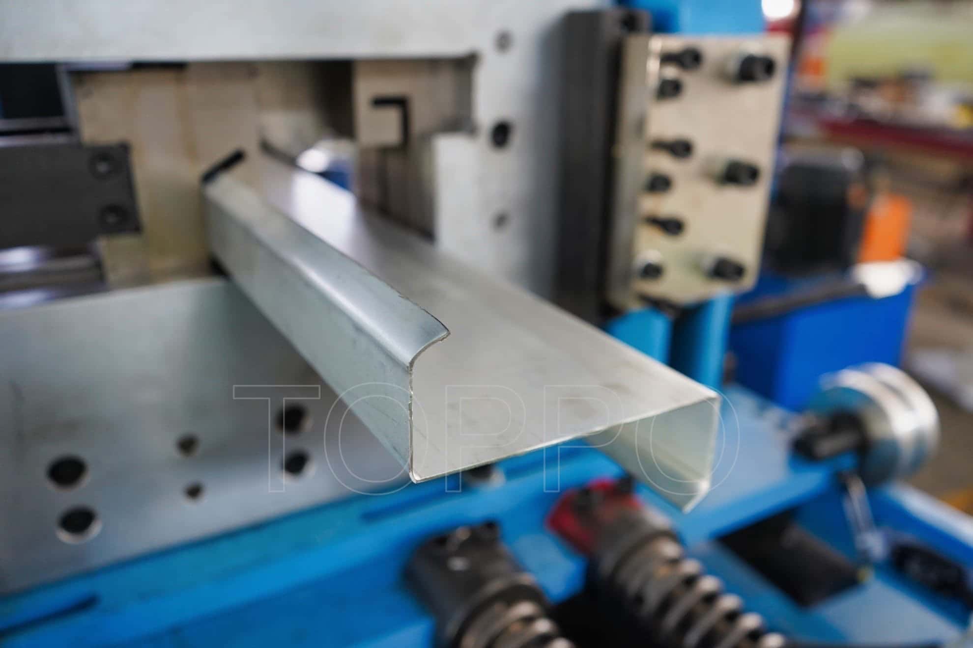 Heavy Duty Automatic CZU Purlin Roll Forming Machine Line