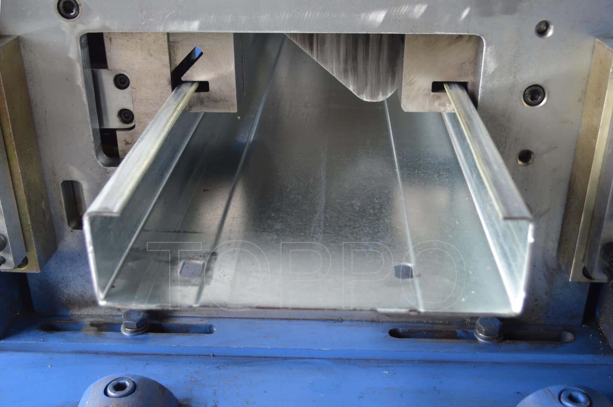 Heavy Duty Automatic CZU Purlin Roll Forming Machine with Hydraulic Punching