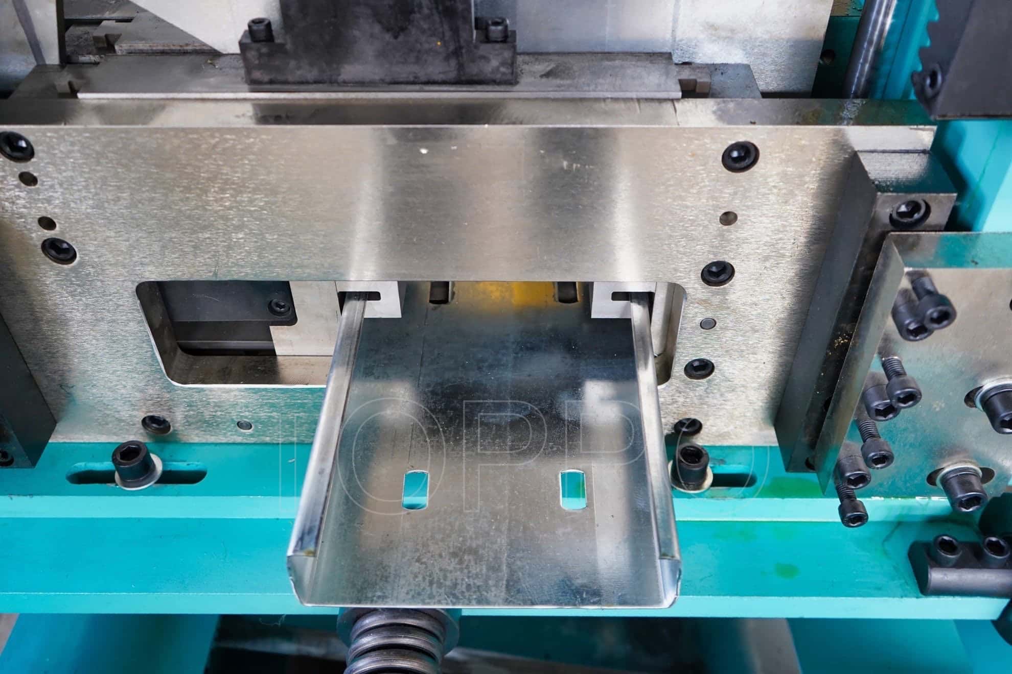 High Precision Automatic CZU Purlin Roll Forming Machine