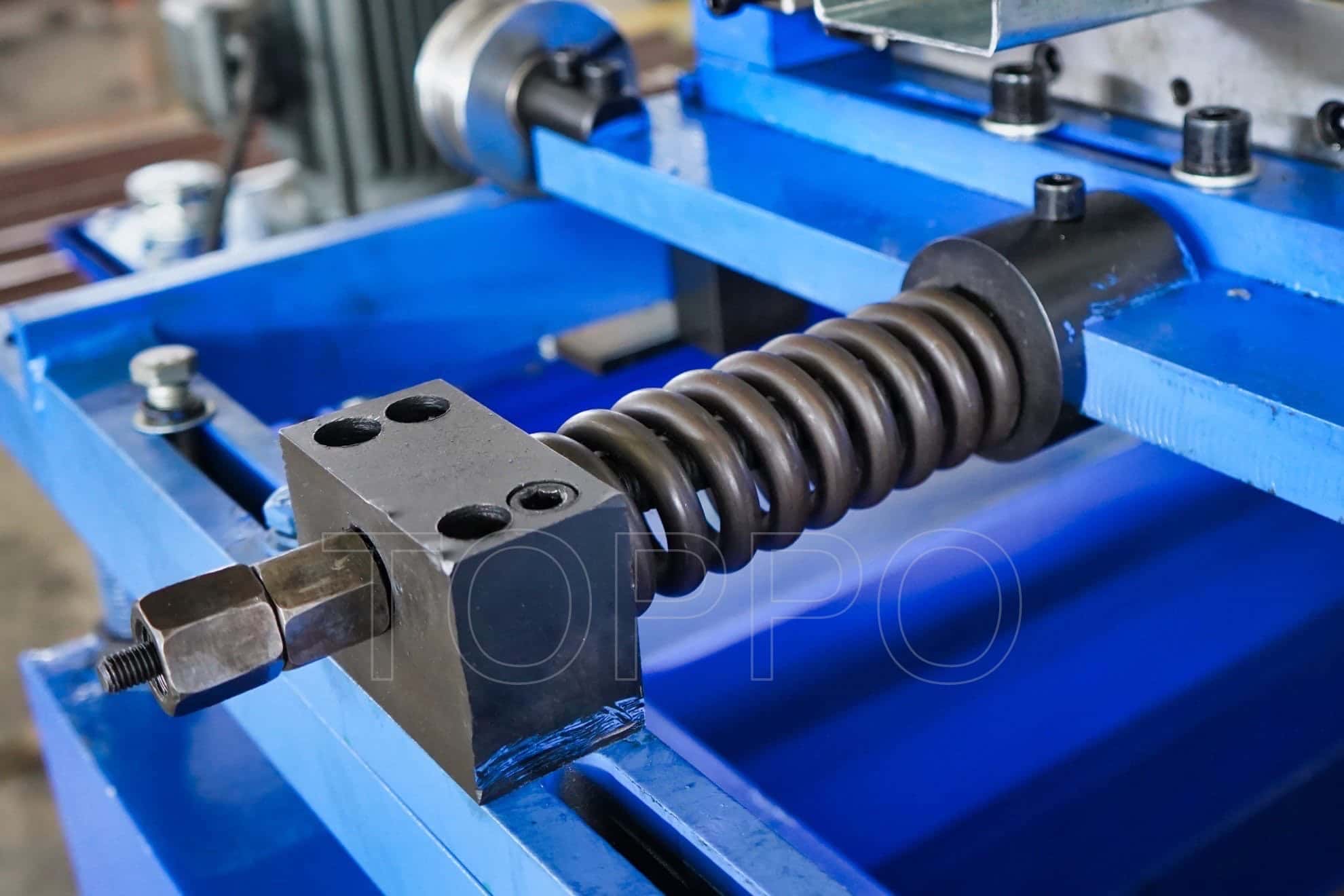 Non-Punching CZ Purlin Roll Forming Machine with Auto Size Adjustment