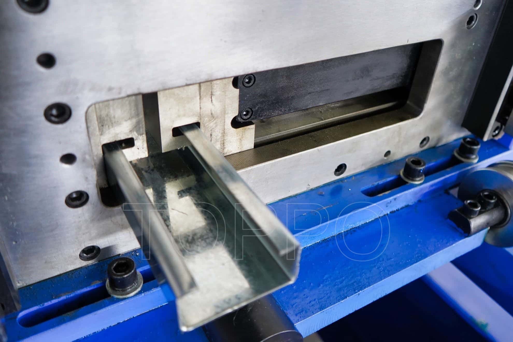 Automatic CZU Purlin Roll Forming Machine with Hydraulic Punching