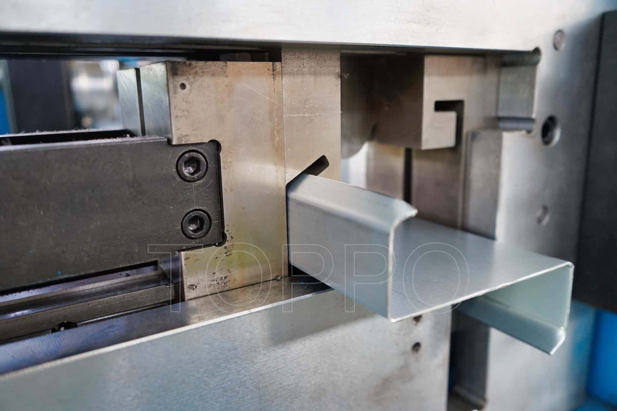 Automatic CZU Purlin Roll Forming Machine with Pre-Cutting System