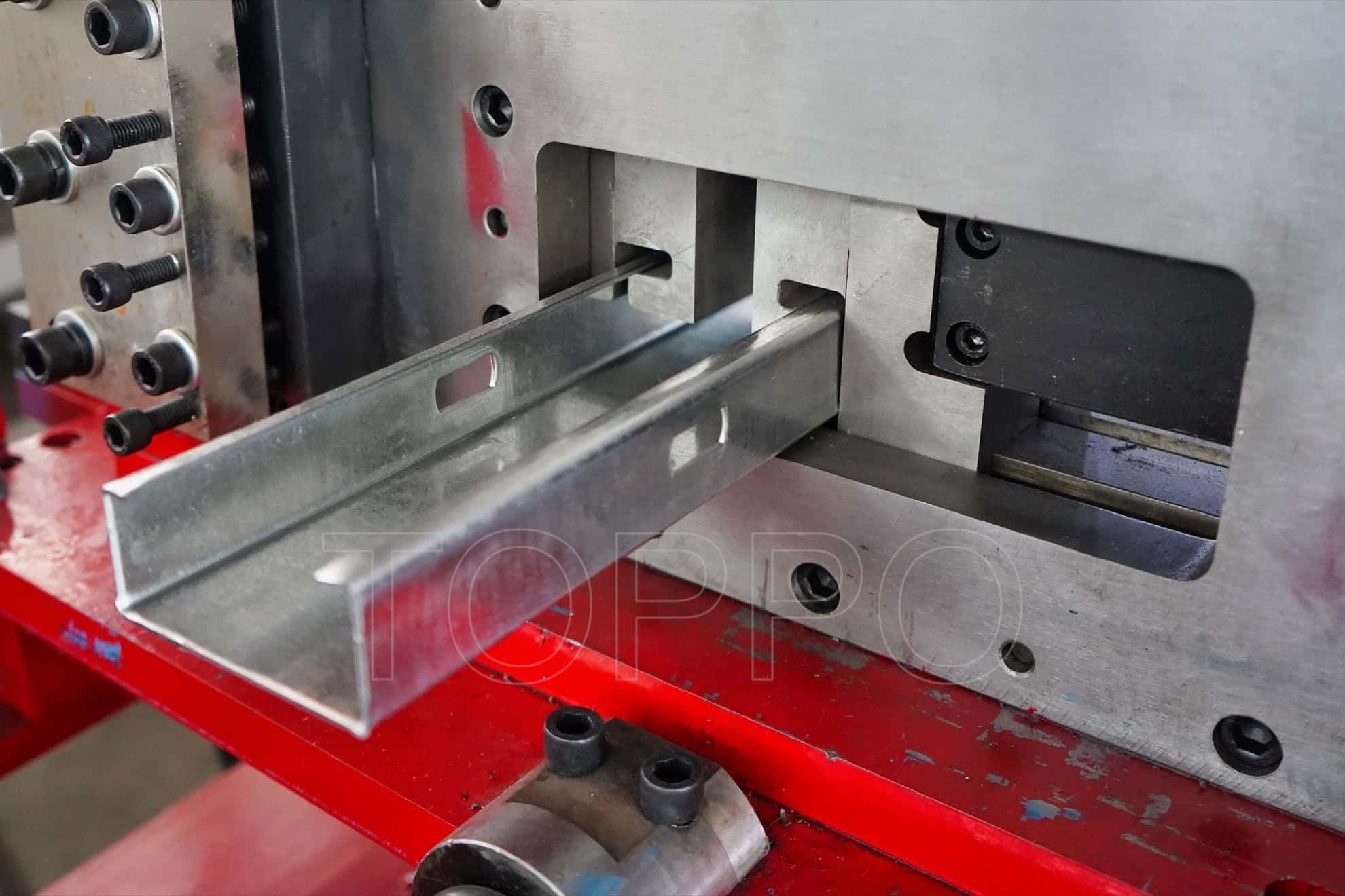 Economic Automatic CZU Purlin Roll Forming Machine Without Punching