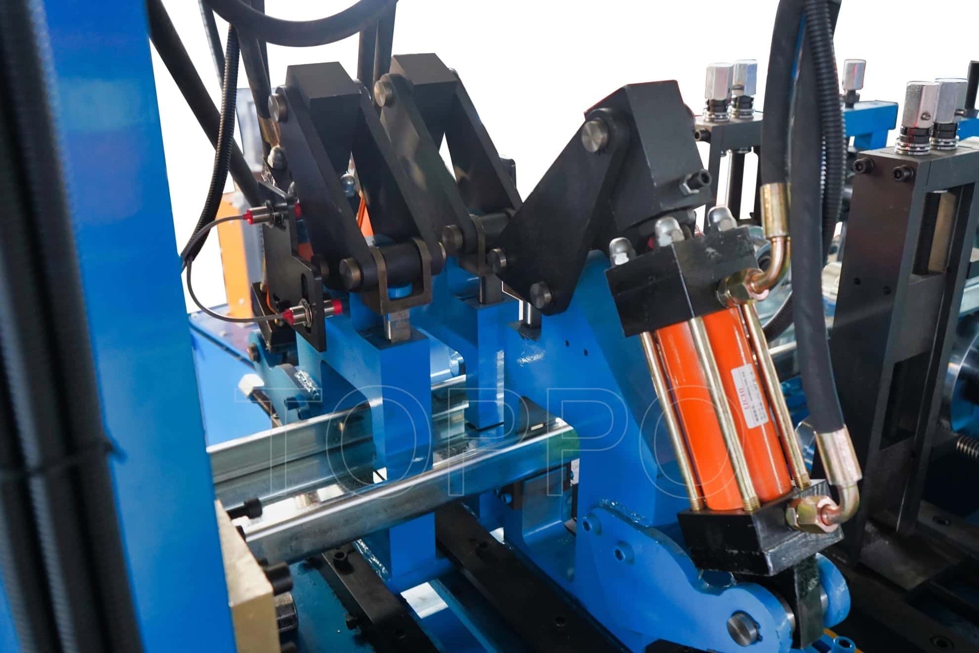 Industrial CZU Purlin Roll Forming Machine with Hydraulic Punching and Cutting
