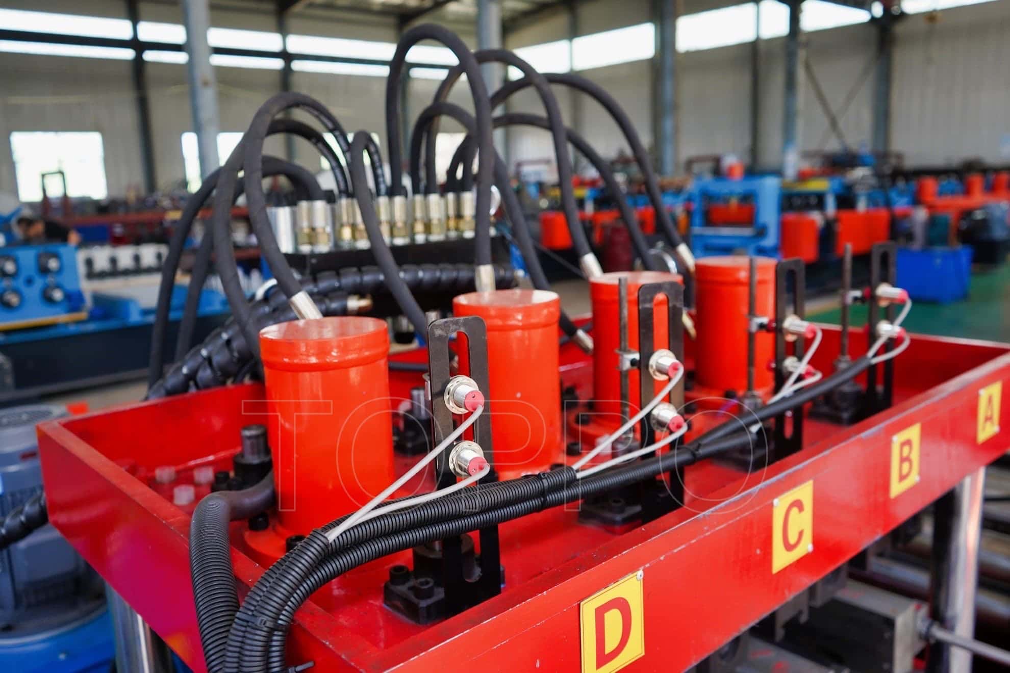 Red Frame Automatic CZU Purlin Roll Forming Machine with Hydraulic Punching