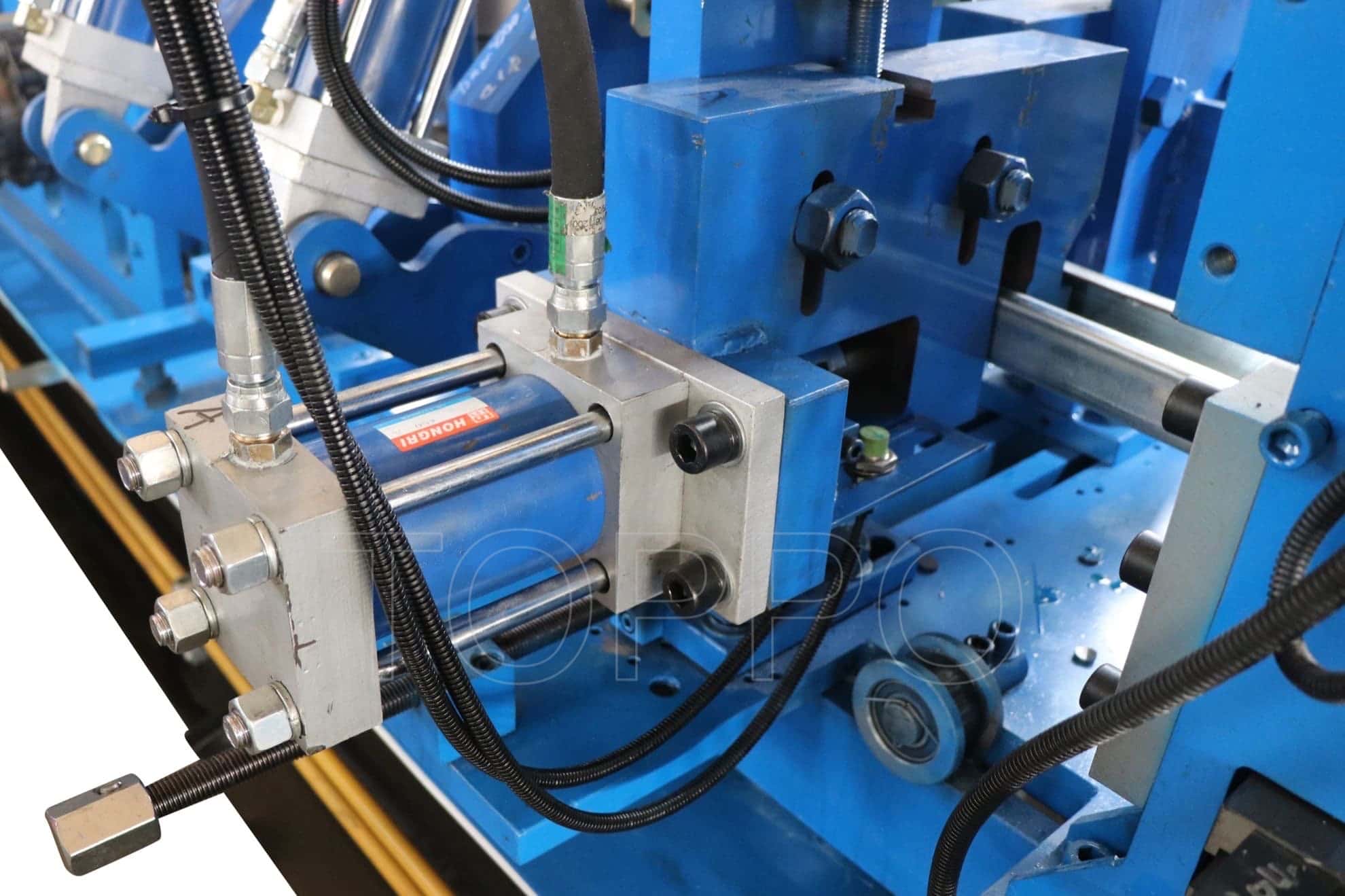 High Speed Automatic CZU Purlin Roll Forming Machine with Punching System