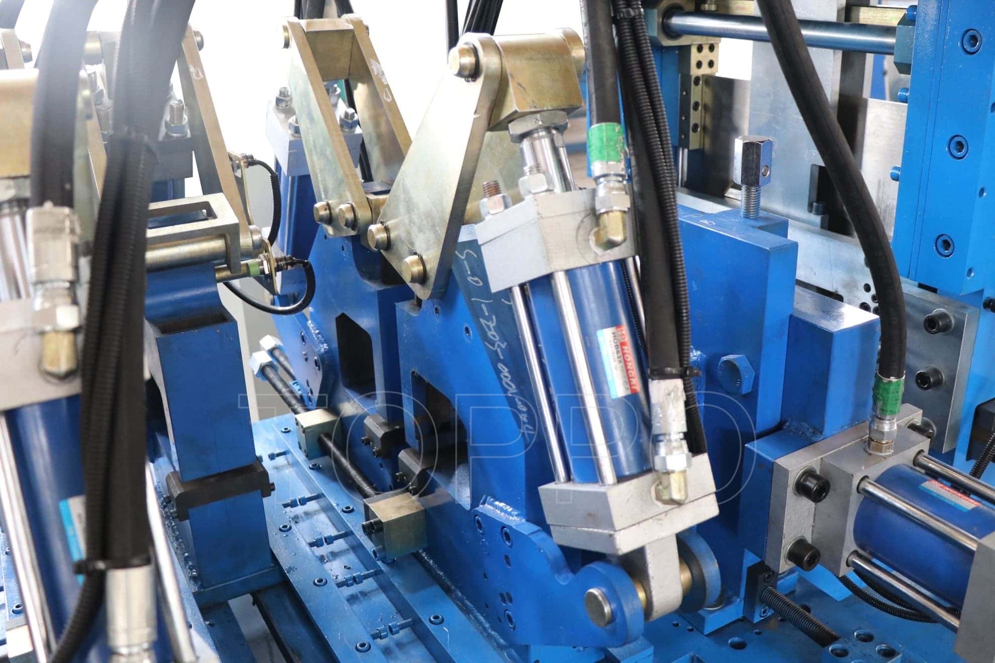 High Speed Automatic CZU Purlin Roll Forming Machine with Punching System