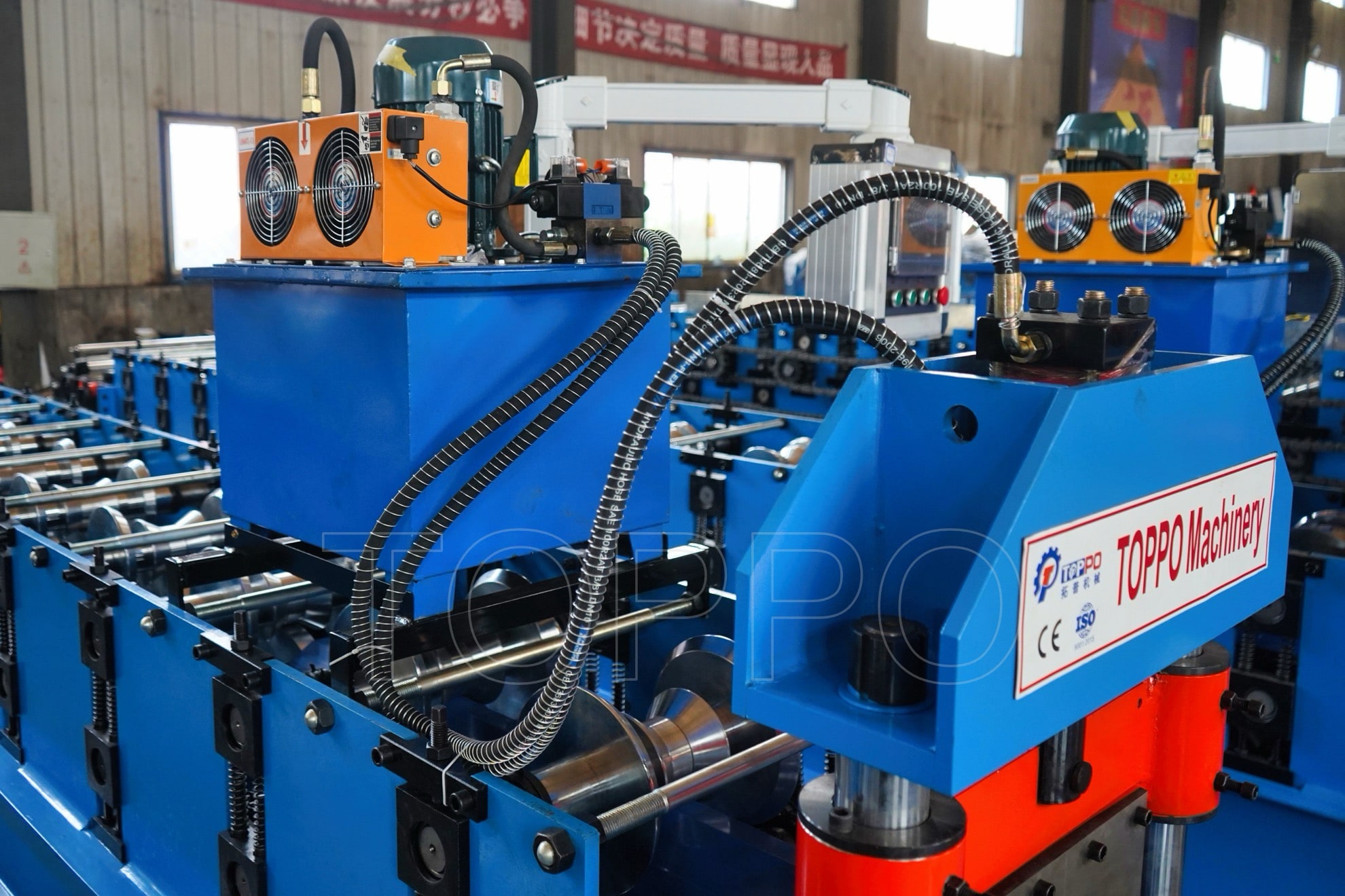 Compact Ridge Cap Roll Forming Machine with Vertical Output