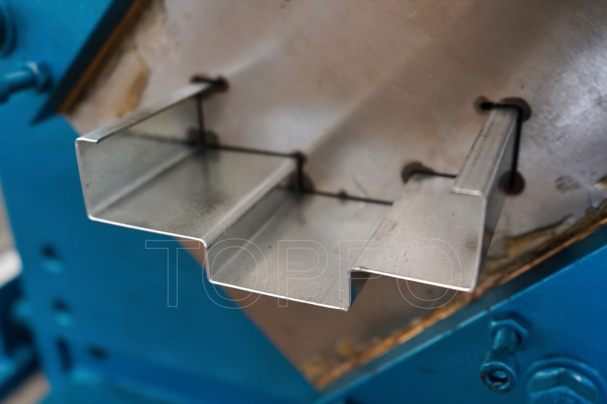 High-Speed Shutter Door Frame Roll Forming Machine with Auto Size Adjustment