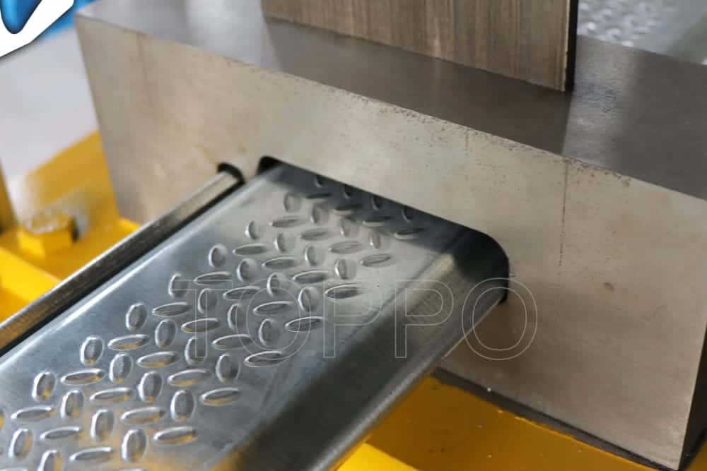 Automatic Shutter Door Roll Forming Machine for Windproof Rolling Doors