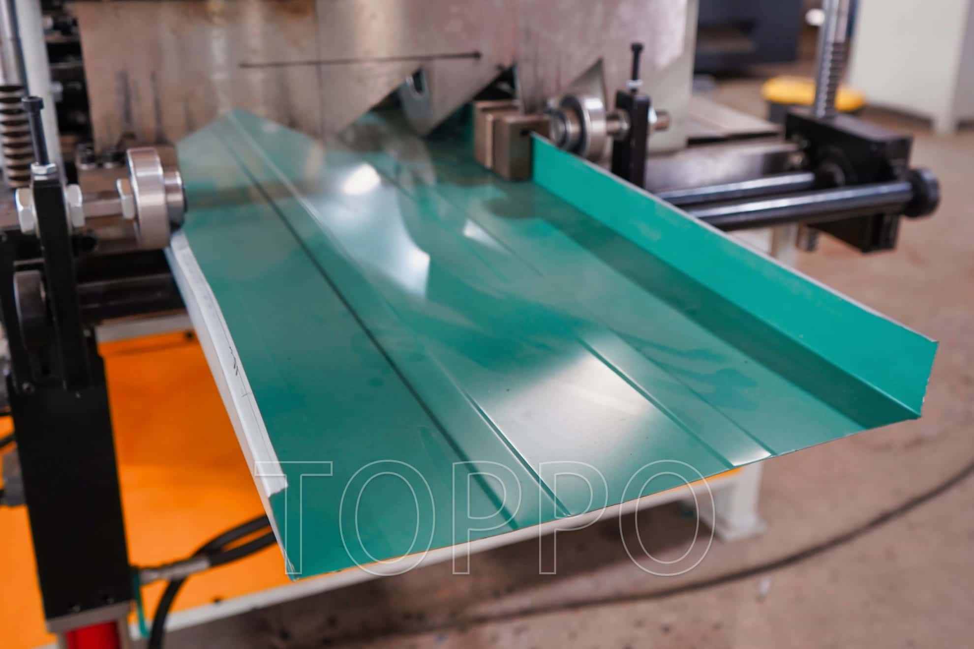 High Efficiency Standing Seam Roofing Roll Forming Machine Line with PLC System