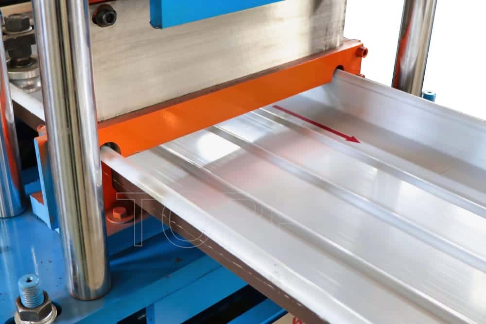 Professional Standing Seam Roofing Panel Roll Forming Machine with Automatic PLC System