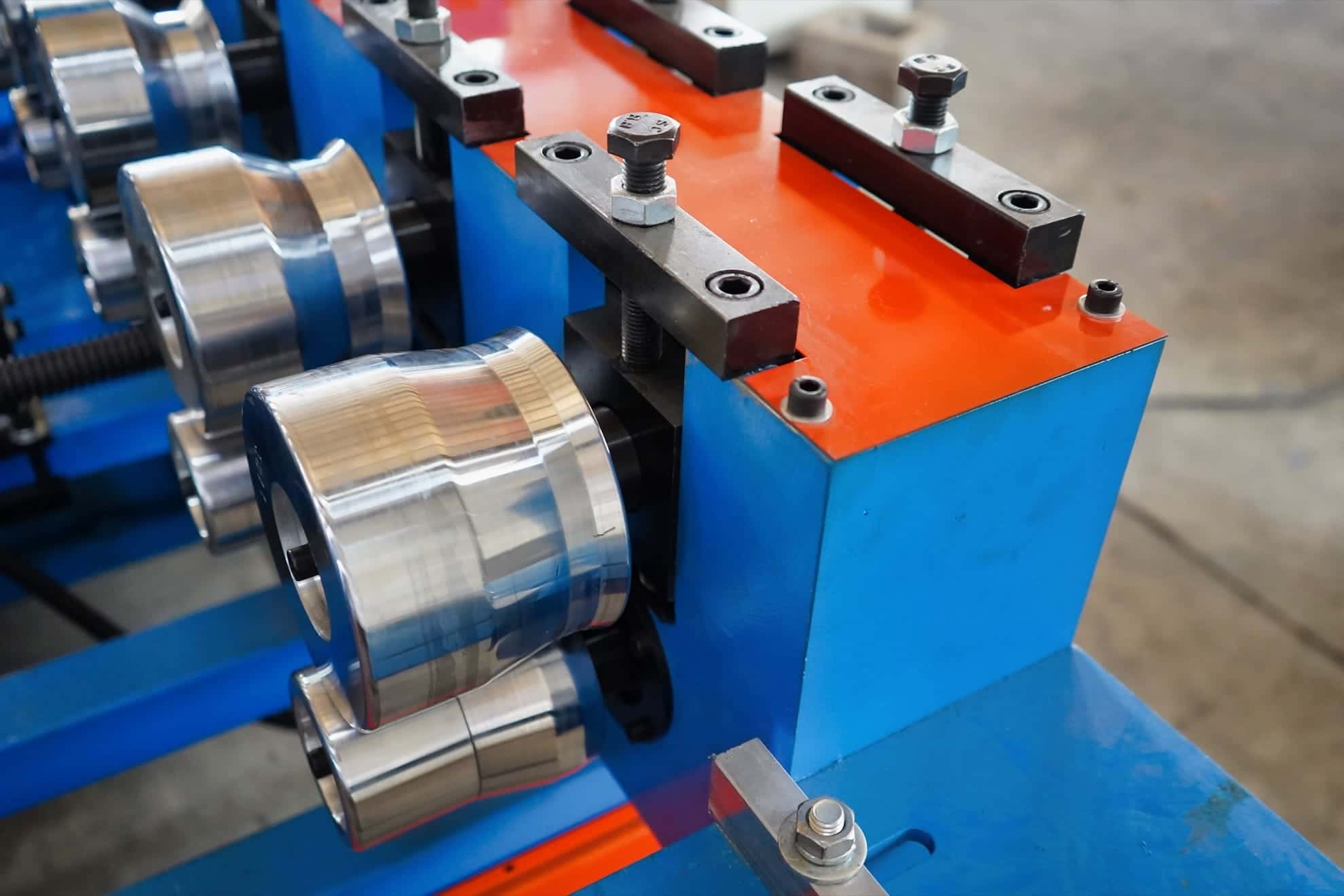 PLC Controlled Standing Seam Roll Forming Machine for Roofing Panels