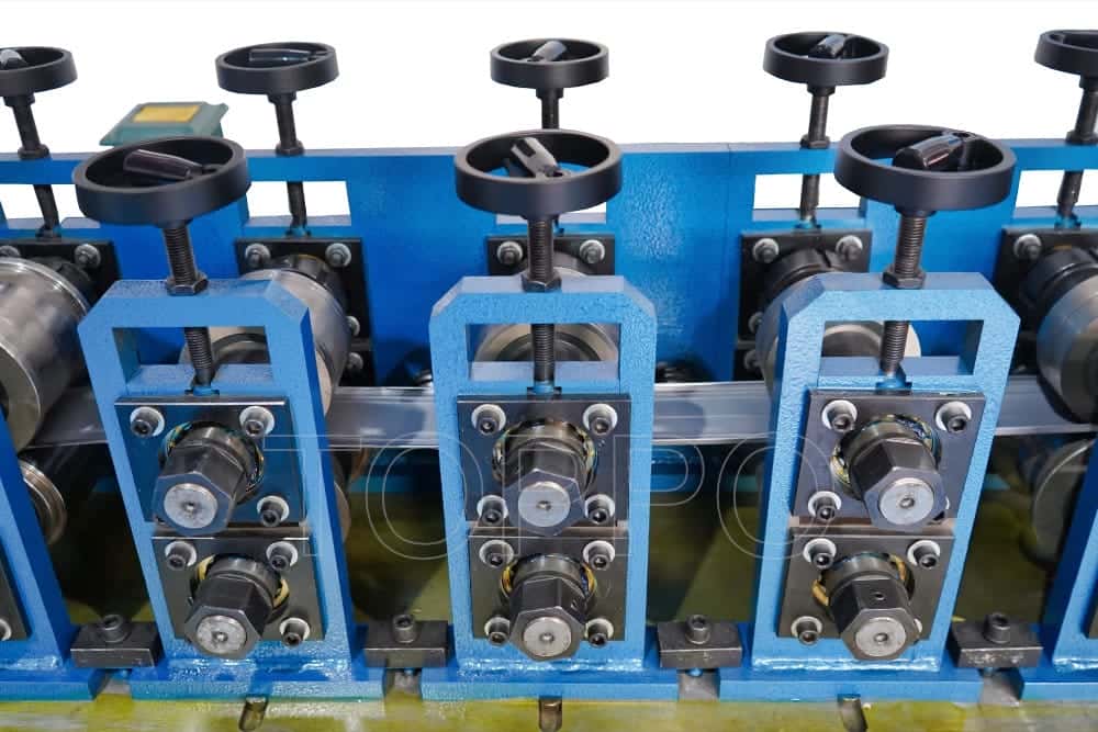 Stud and Track Machine Keel Machine