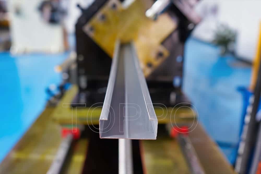 Stud and Track Machine Keel Machine