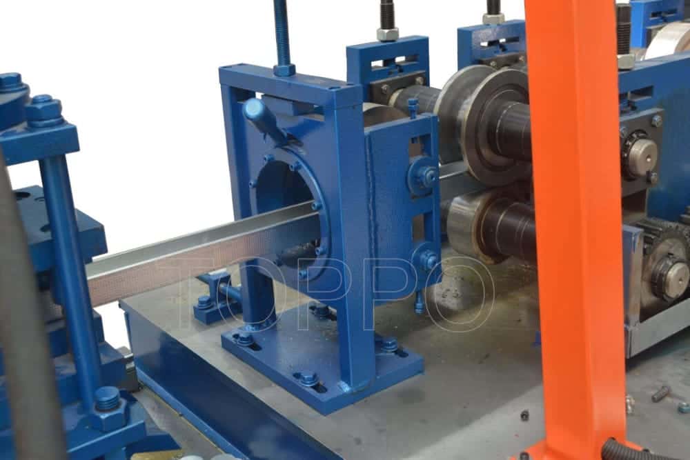 Stud and Track Machine Keel Machine