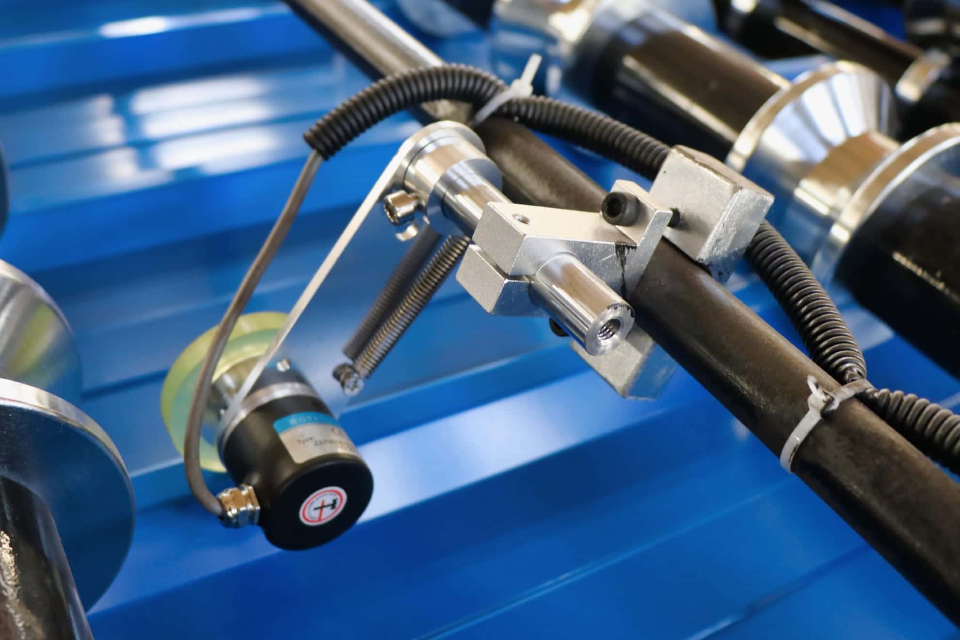 PLC Automatic Trapezoidal Roof Panel Roll Forming Machine for Steel Sheet Production