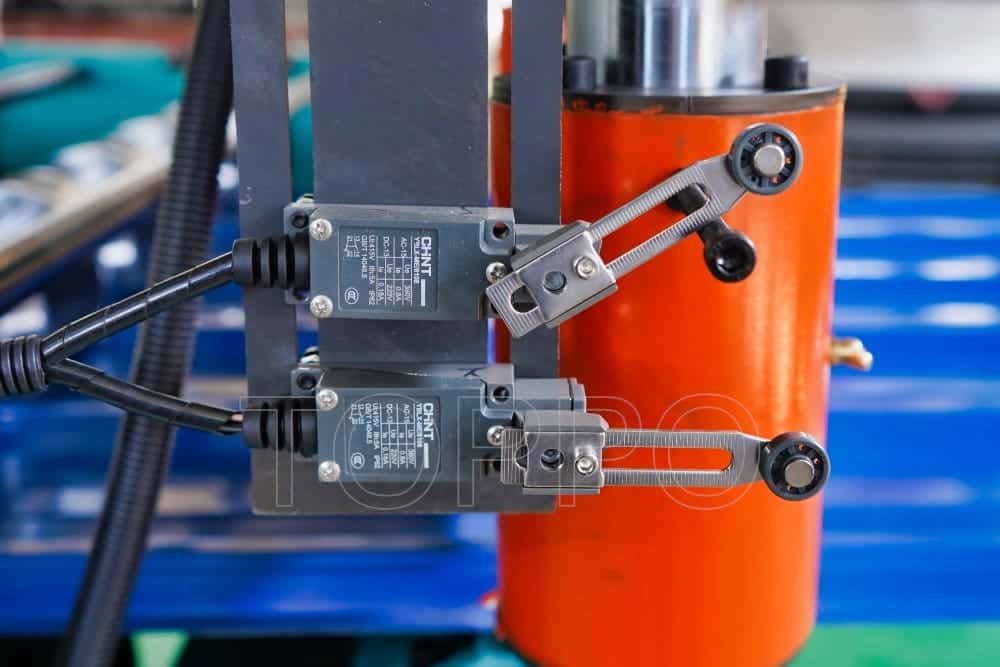 PLC Automatic Trapezoidal Roof Panel Roll Forming Machine for Metal Sheet Production