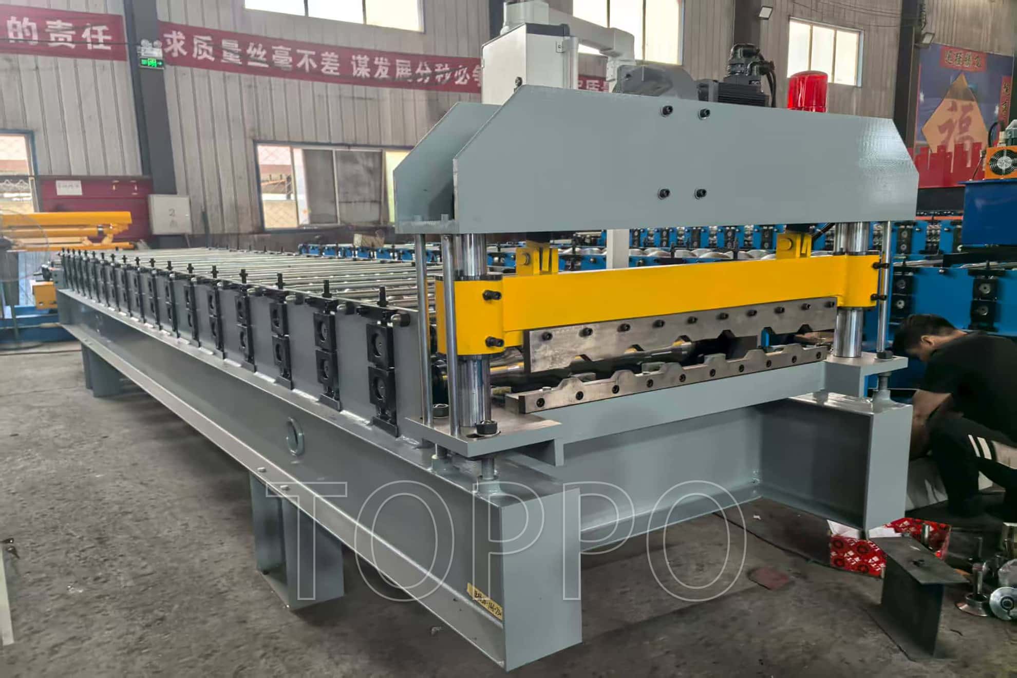 High-Efficiency Hydraulic Metal Roofing Panel Forming Equipment