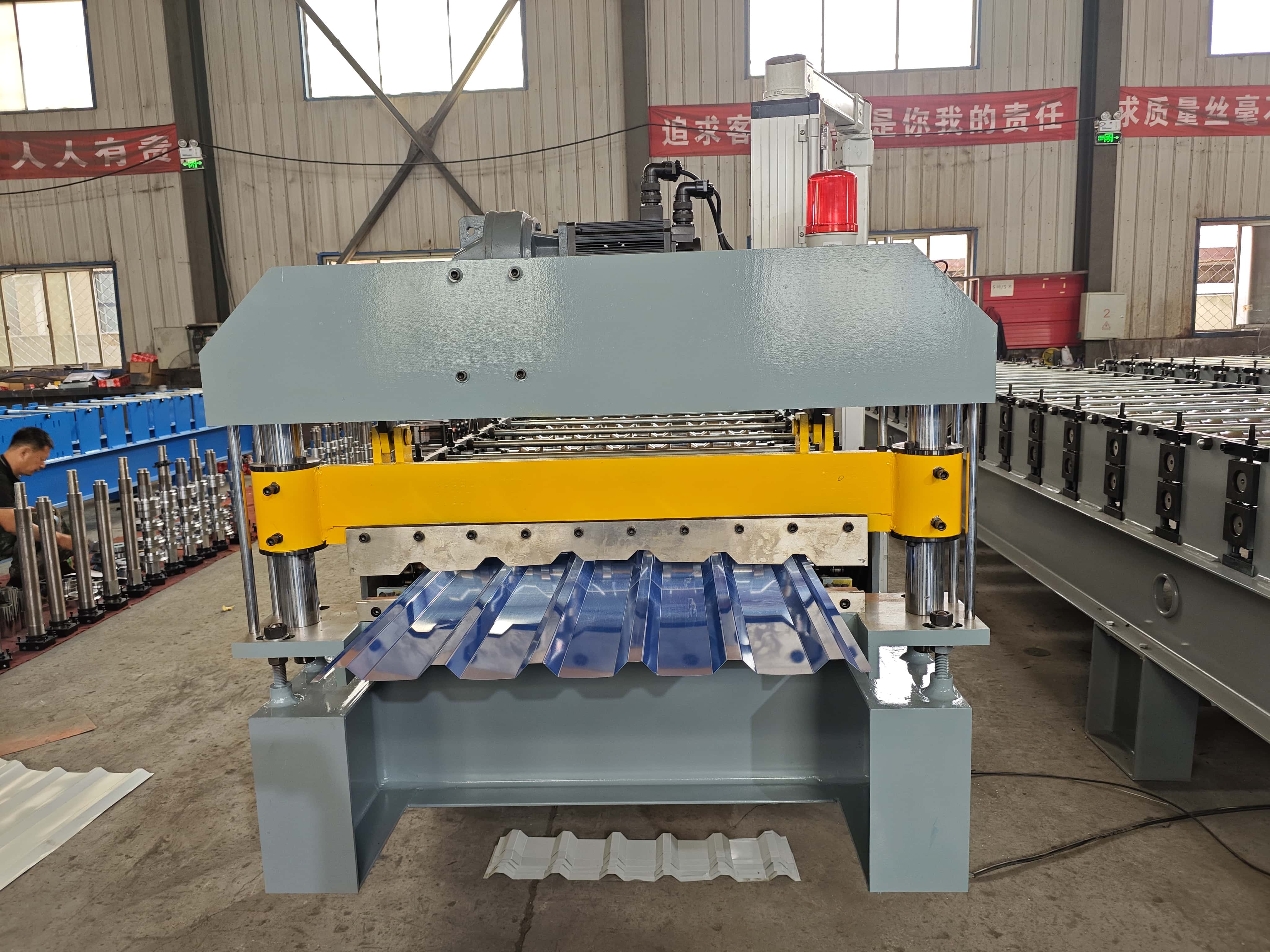 High-Efficiency Hydraulic Metal Roofing Panel Forming Equipment