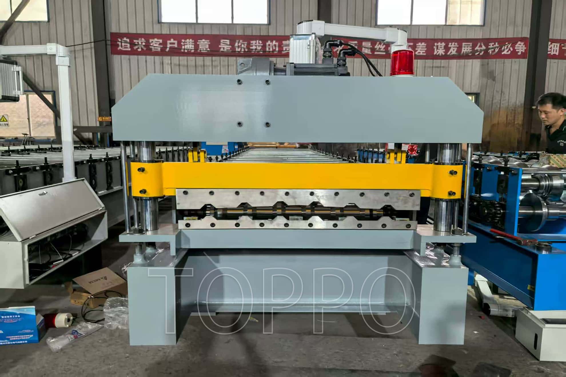 High-Efficiency Hydraulic Metal Roofing Panel Forming Equipment