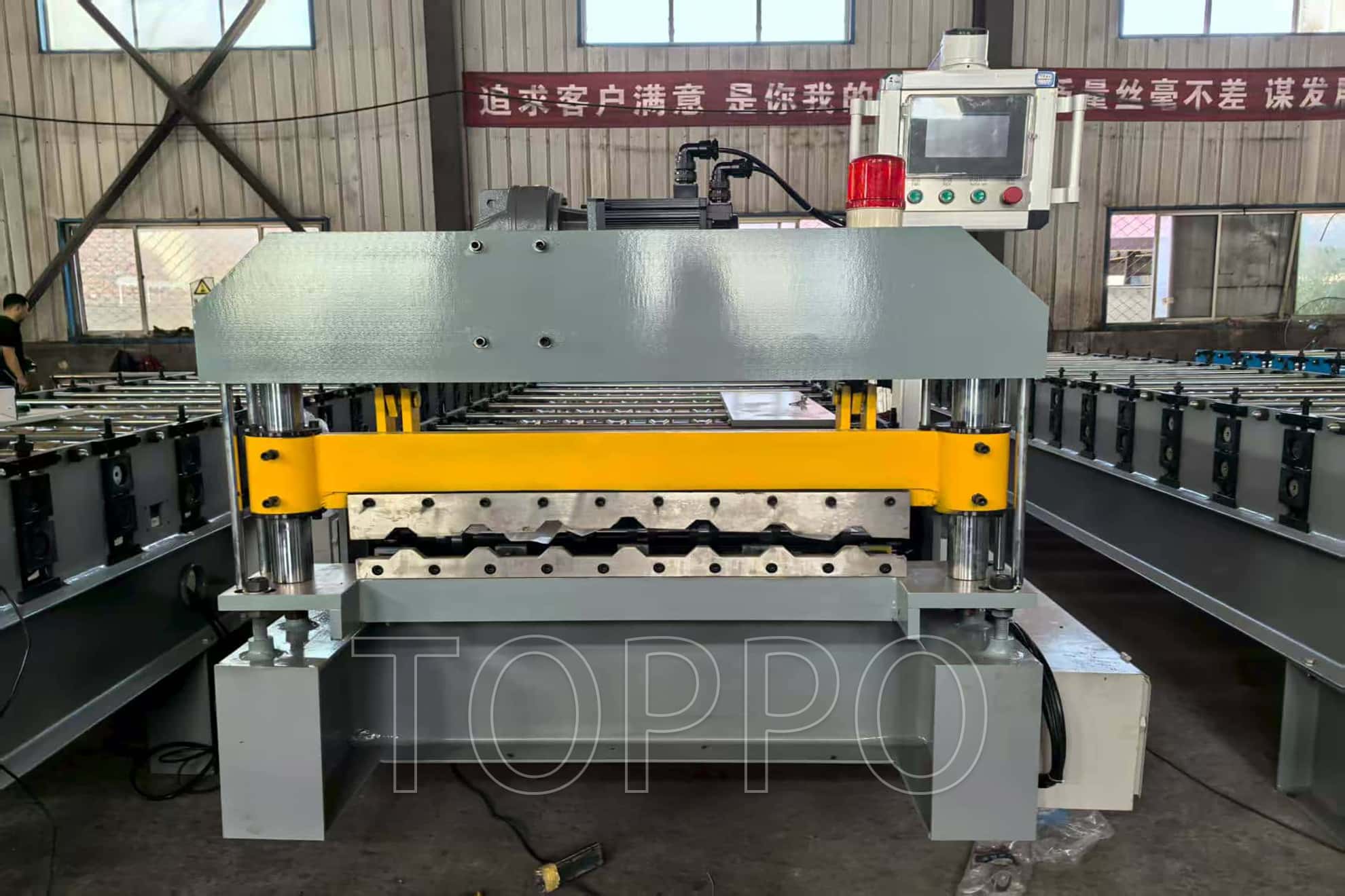 High-Efficiency Hydraulic Metal Roofing Panel Forming Equipment
