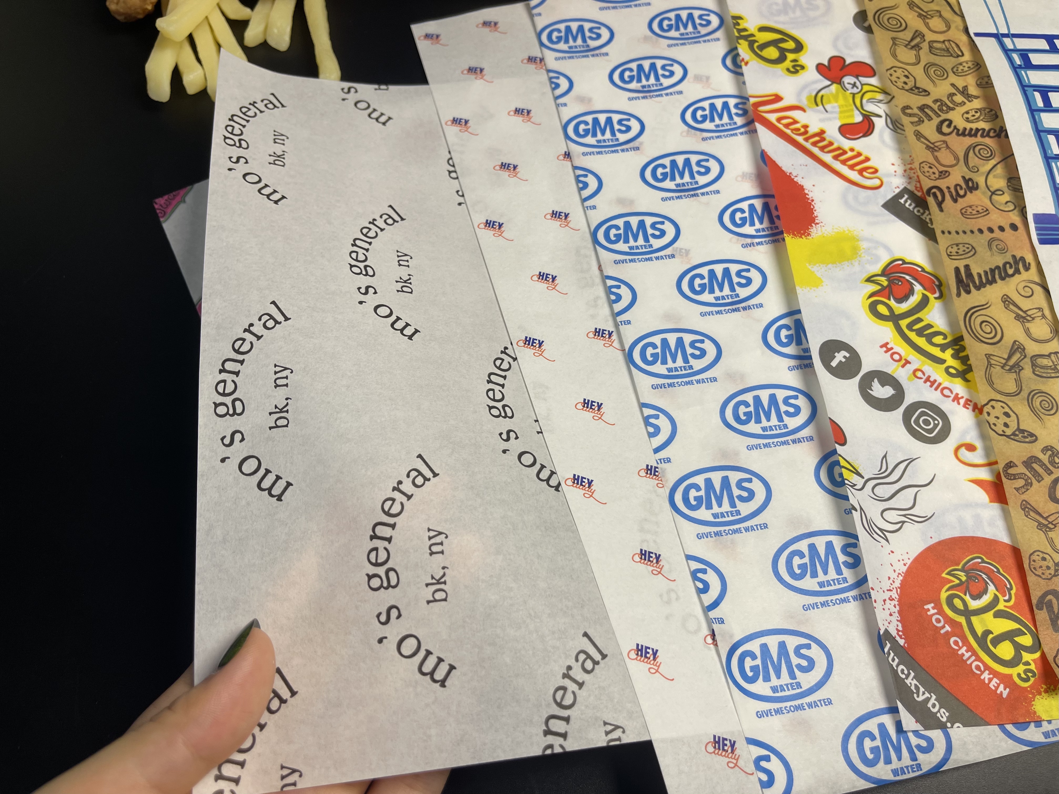 Customized Food Kraft PE Paper Hamburger Sandwich Paper for Food Packaging Kitchen Paper, Oil-absorbing Paper for Deep-frying