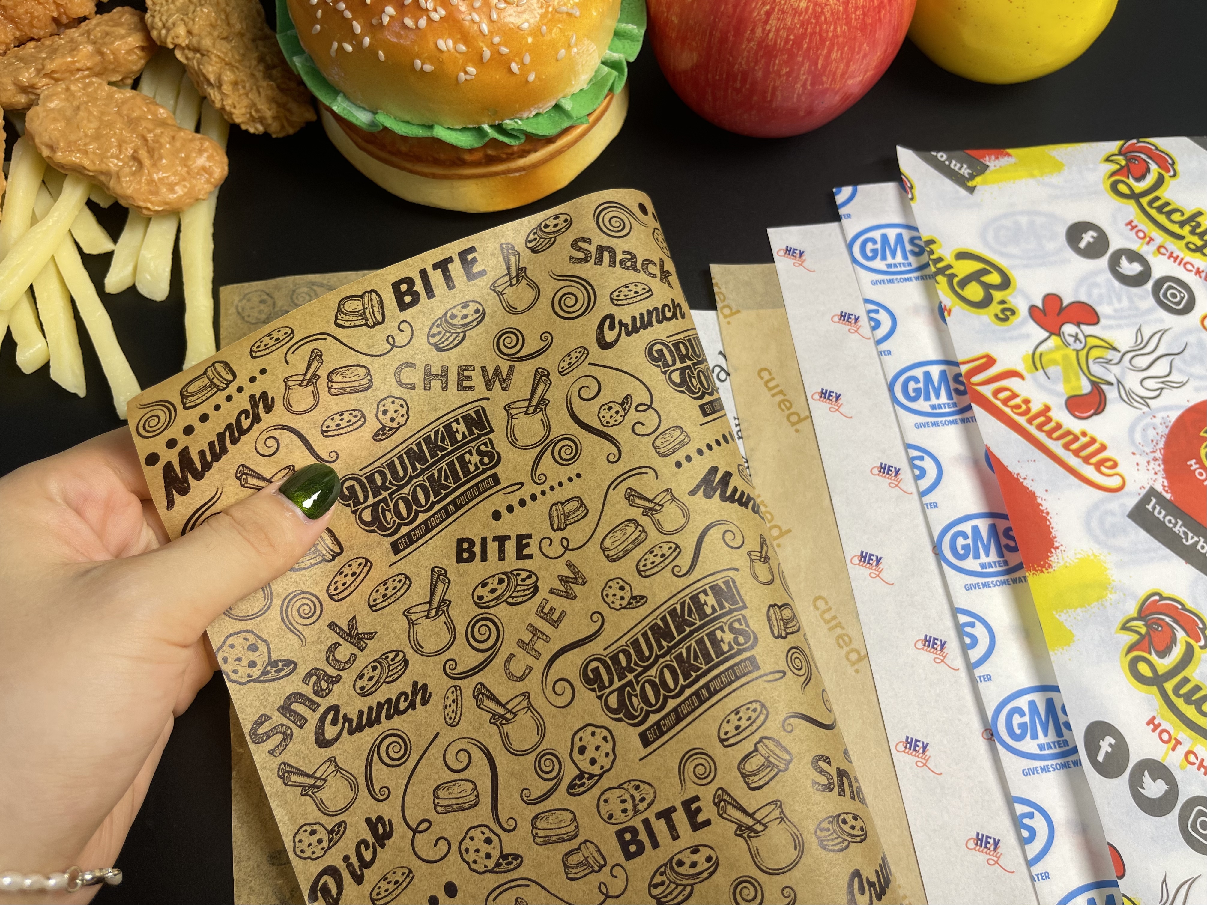 Customized Food Kraft PE Paper Hamburger Sandwich Paper for Food Packaging Kitchen Paper, Oil-absorbing Paper for Deep-frying