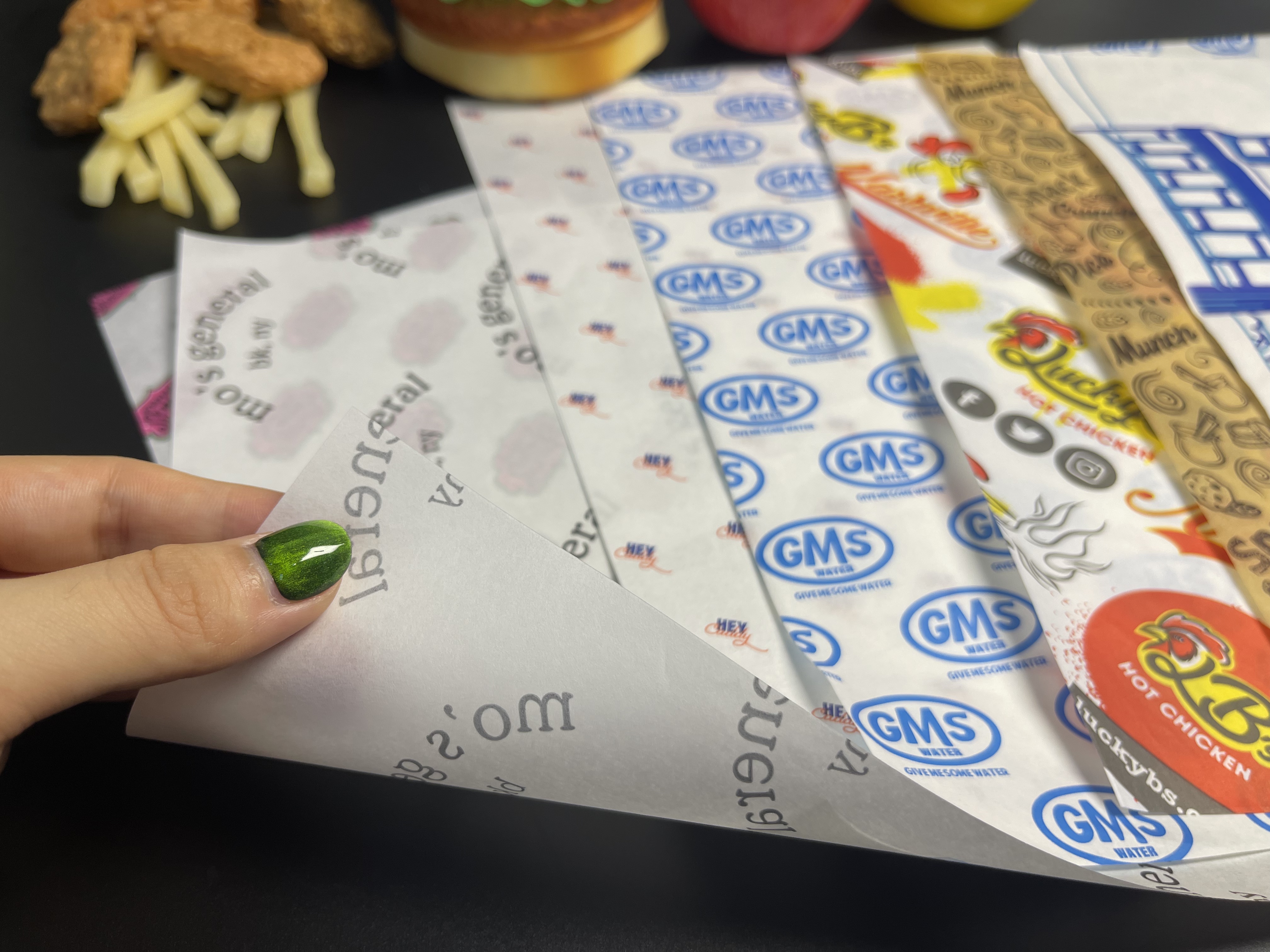 Customized Food Kraft PE Paper Hamburger Sandwich Paper for Food Packaging Kitchen Paper, Oil-absorbing Paper for Deep-frying