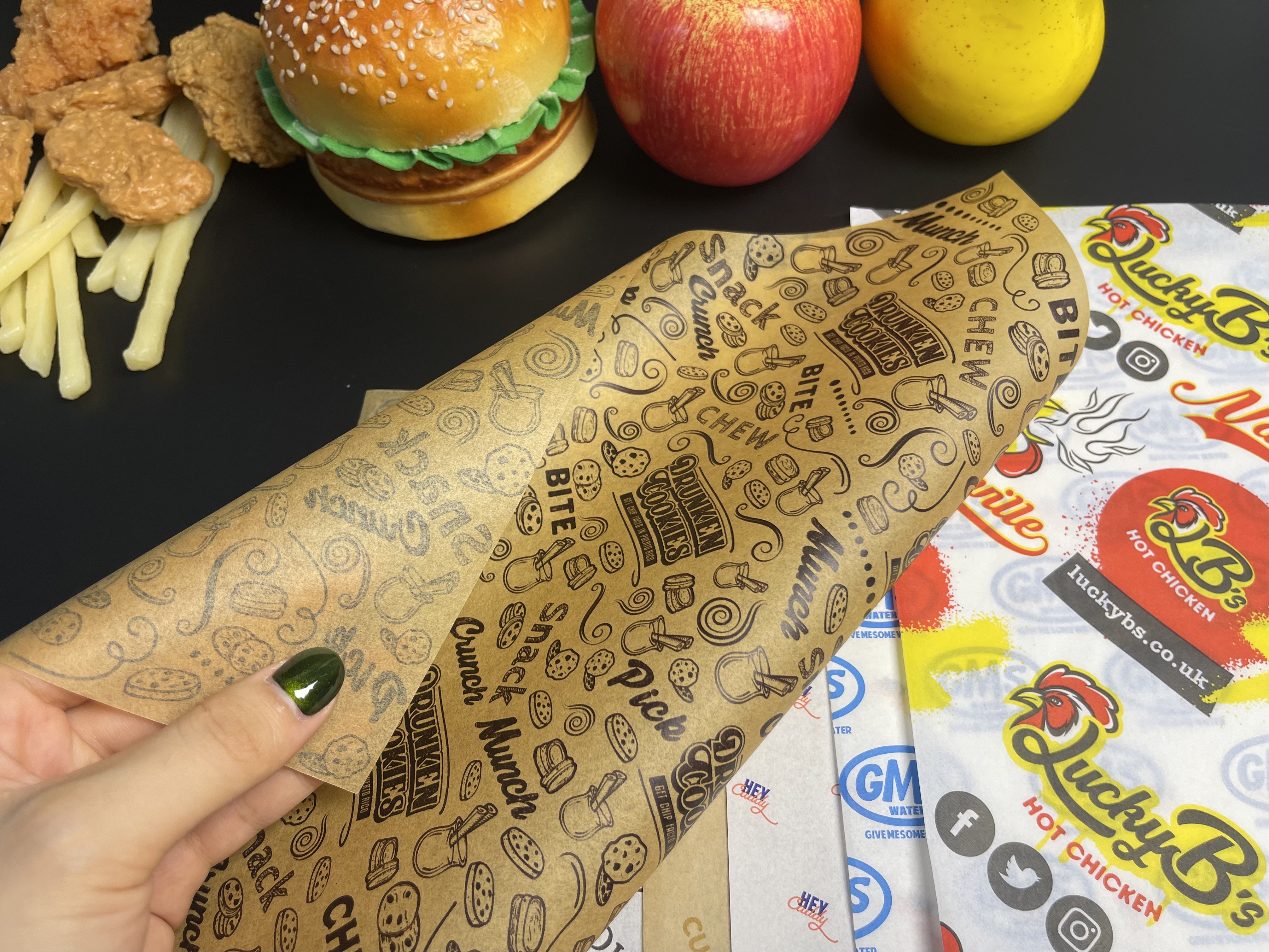 Customized Food Kraft PE Paper Hamburger Sandwich Paper for Food Packaging Kitchen Paper, Oil-absorbing Paper for Deep-frying