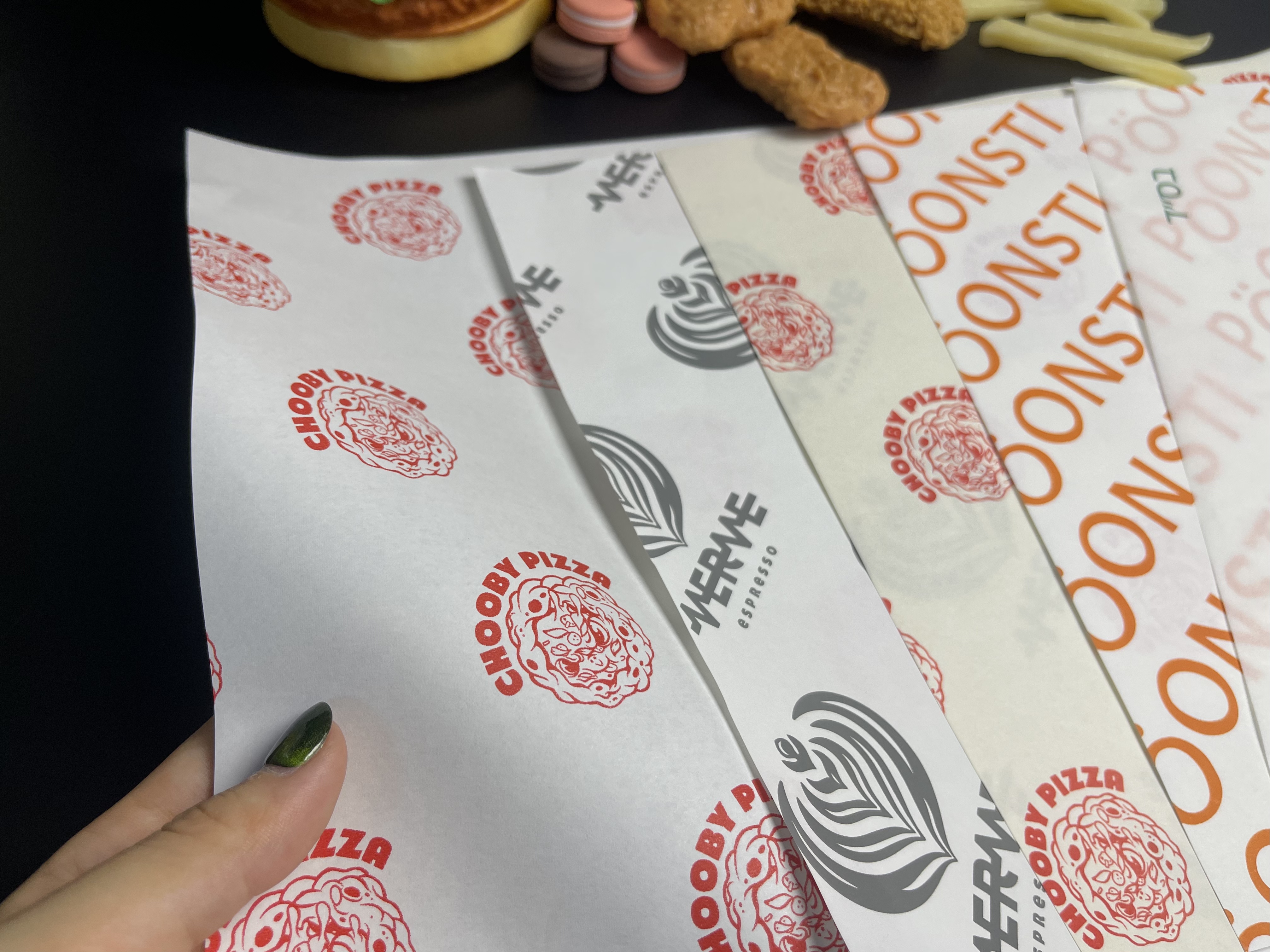 Wholesale Custom Printed Food Grade 28gsm 40gsm 60gsm Greaseproof Baking Sandwich Butter Wax Coated Patty Burger Wrapping Paper