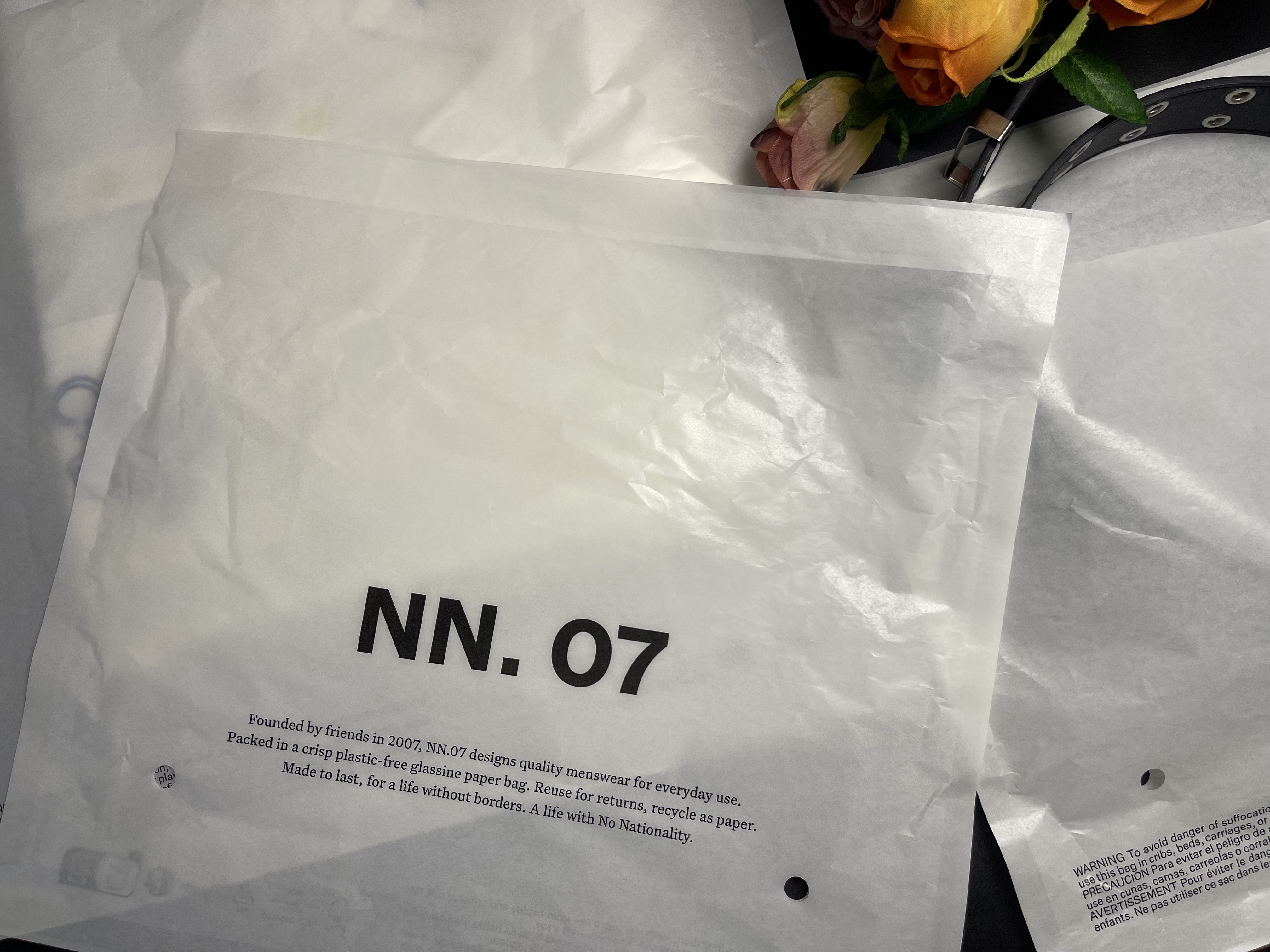 Custom Printed Eco-friendly Biodegradable Self Adhesive Sealable Transparent Wax Glassine Paper Bags for Clothing