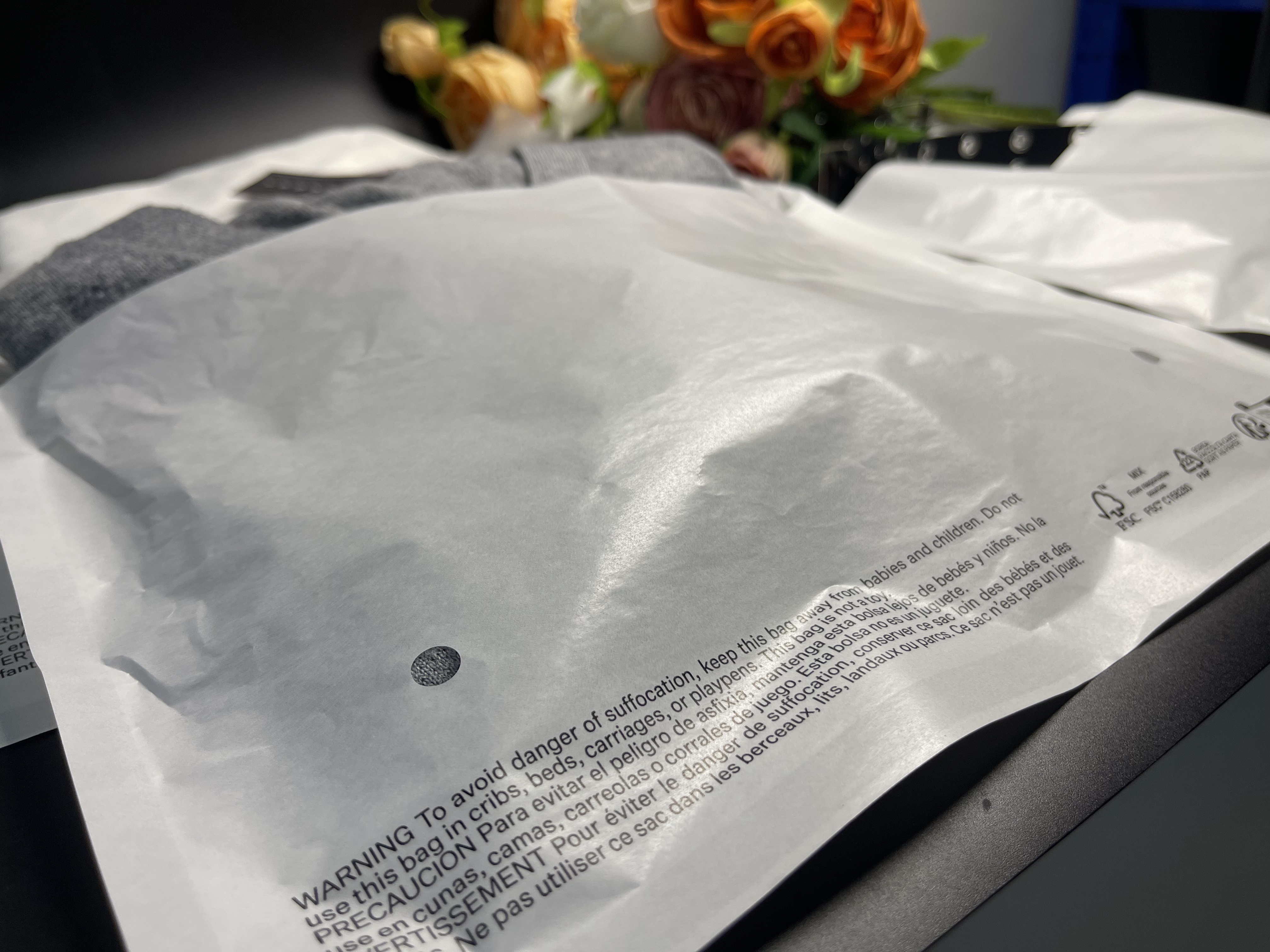 Custom Printed Eco-friendly Biodegradable Self Adhesive Sealable Transparent Wax Glassine Paper Bags for Clothing