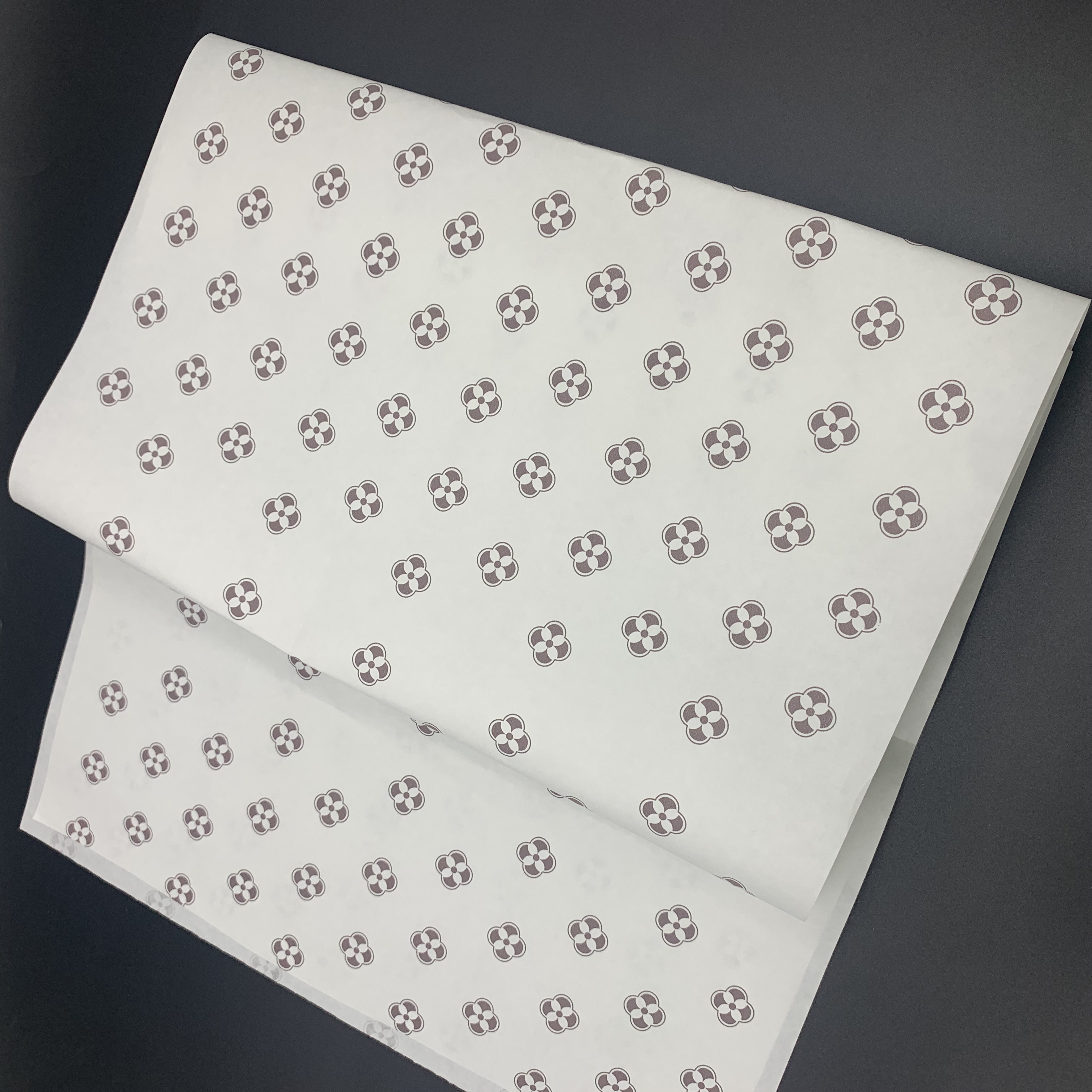 100% PFAS-Free Greaseproof Food Wrapping Paper | 500 Sheets Bulk | Non-Fluoro Oil-Resistant Baking & Sandwich Sheets | Classic Floral Print for Home Kitchen & Catering